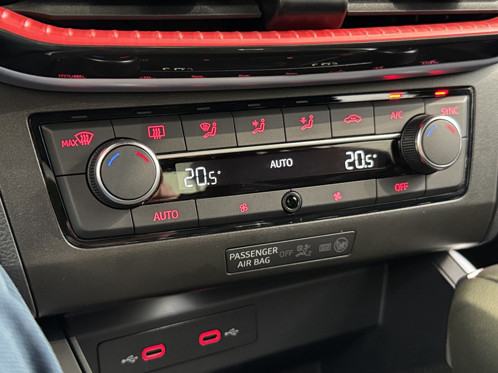 Seat Arona - zdjęcie 25
