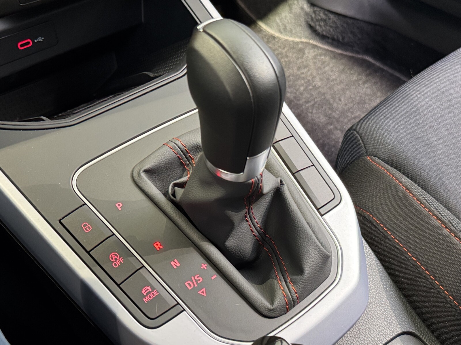Seat Arona - zdjęcie 35
