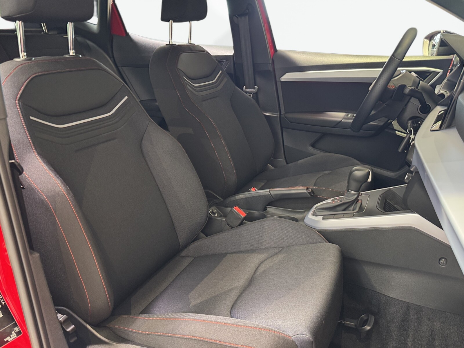 Seat Arona - zdjęcie 15