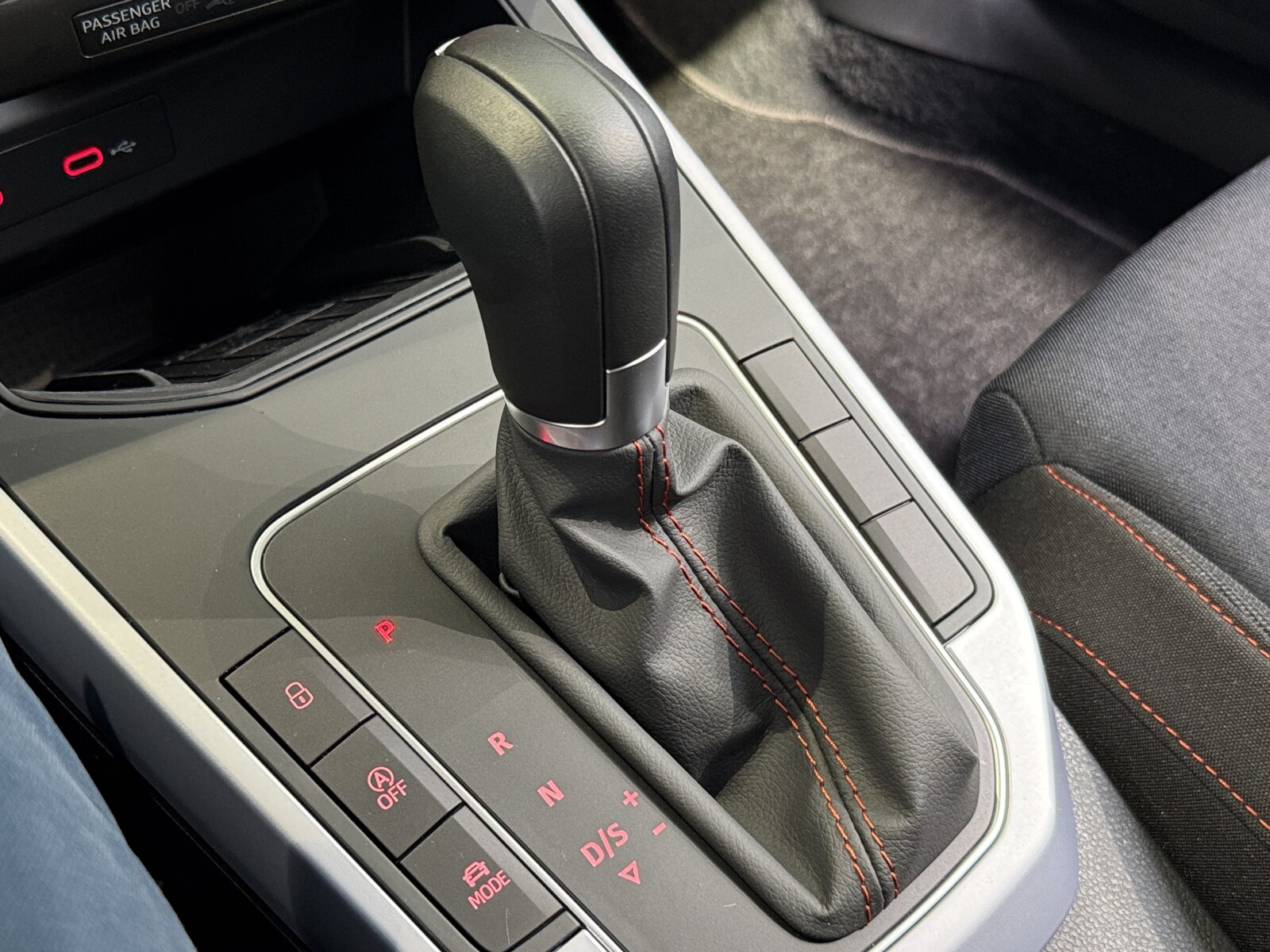 Seat Arona - zdjęcie 26