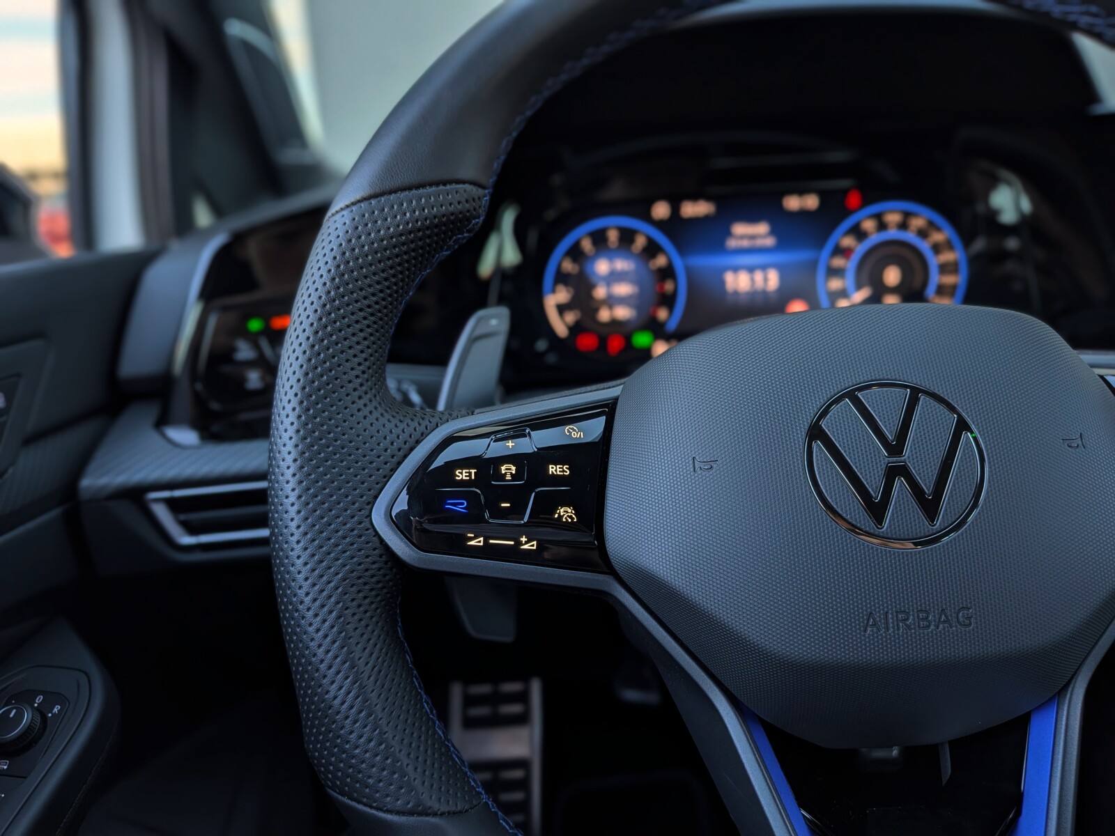 Volkswagen Golf - zdjęcie 17
