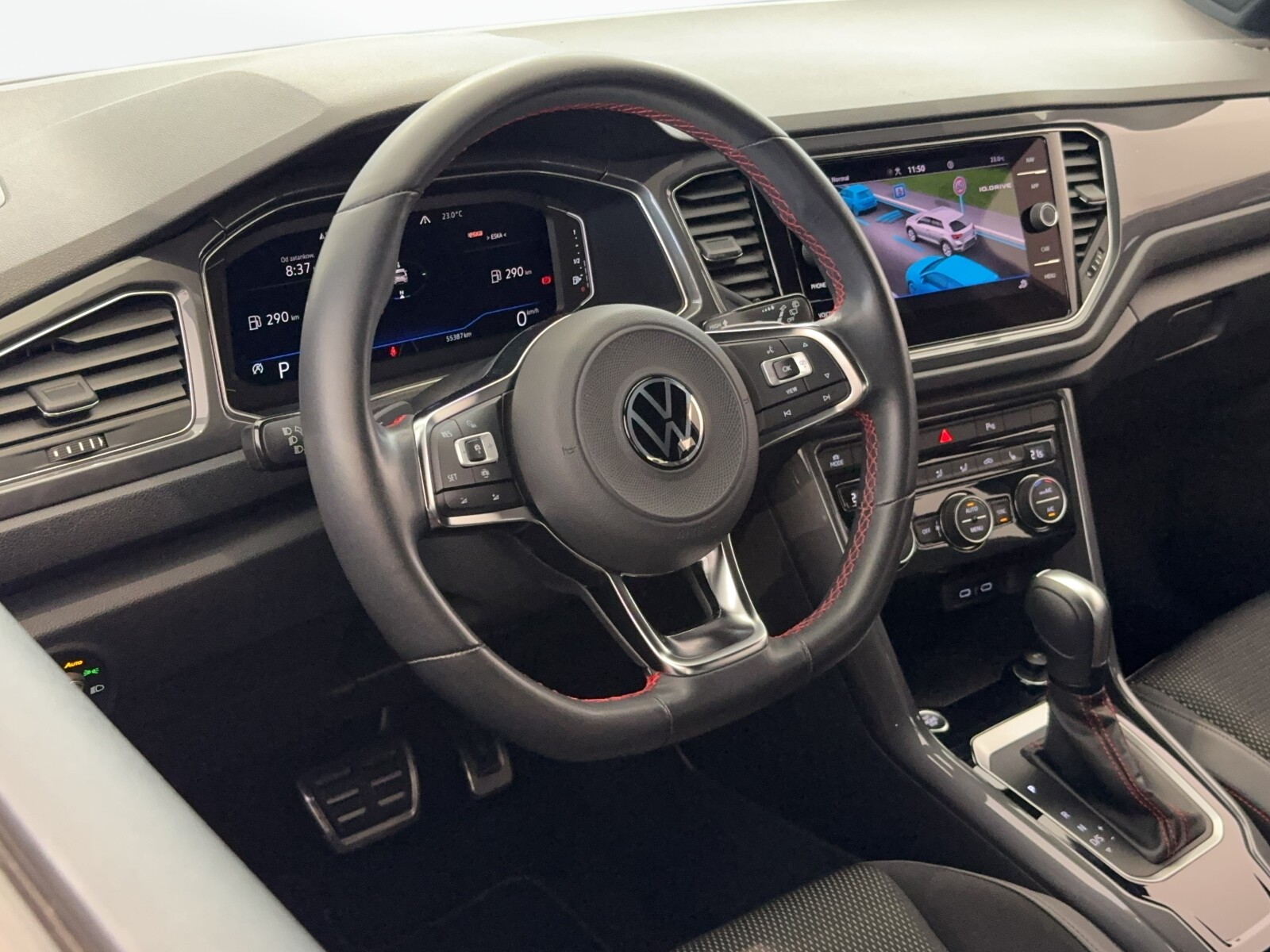 Volkswagen T-Roc - zdjęcie 17