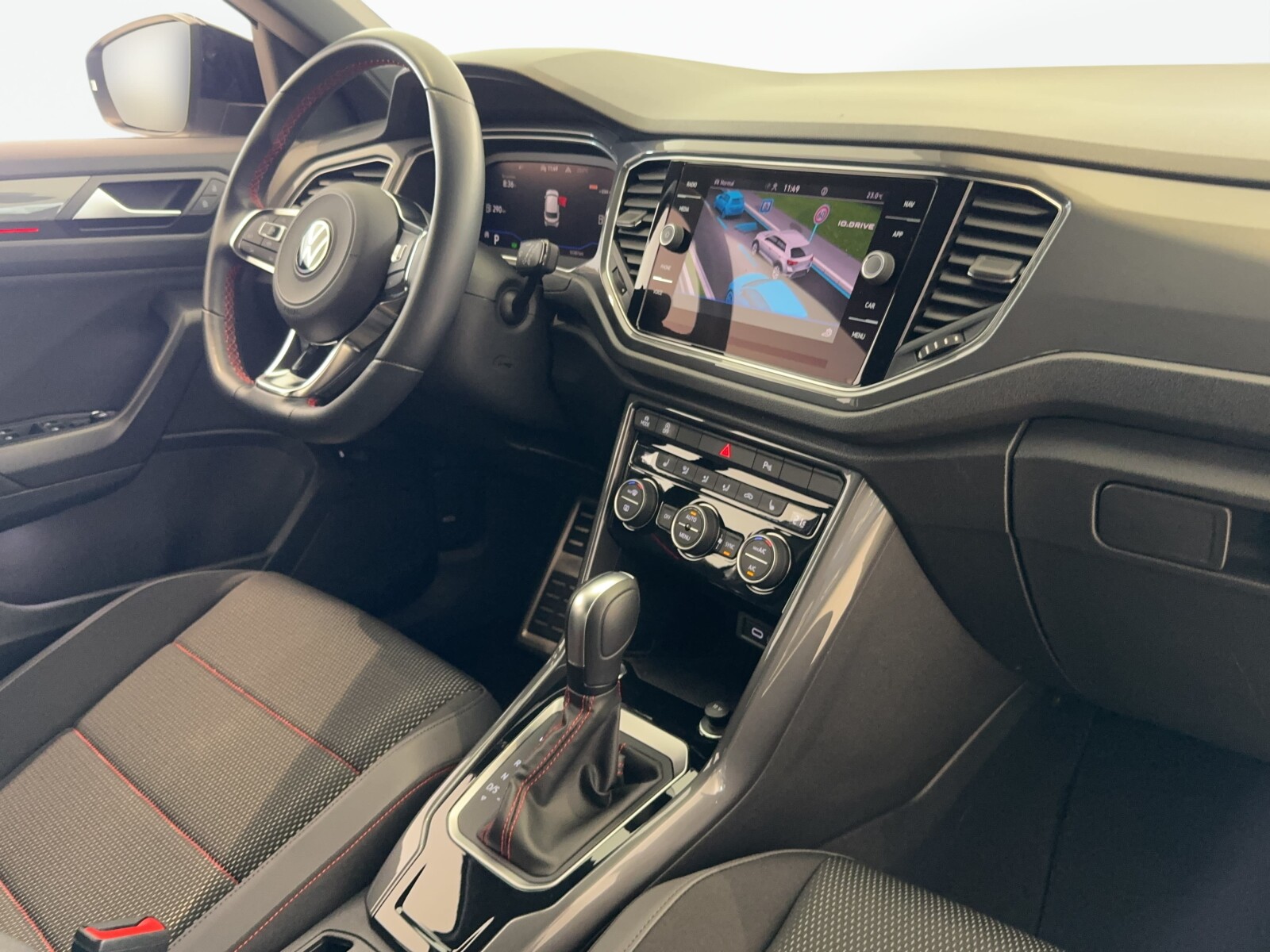 Volkswagen T-Roc - zdjęcie 16