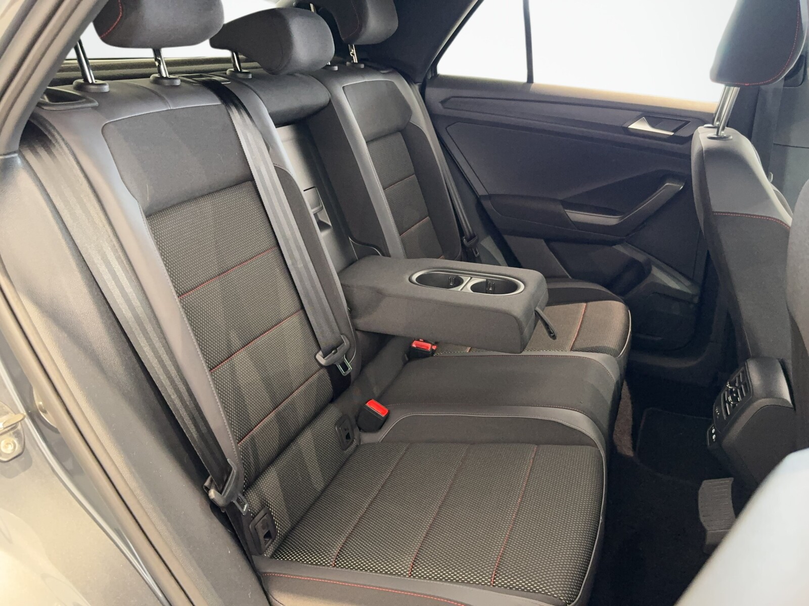 Volkswagen T-Roc - zdjęcie 12