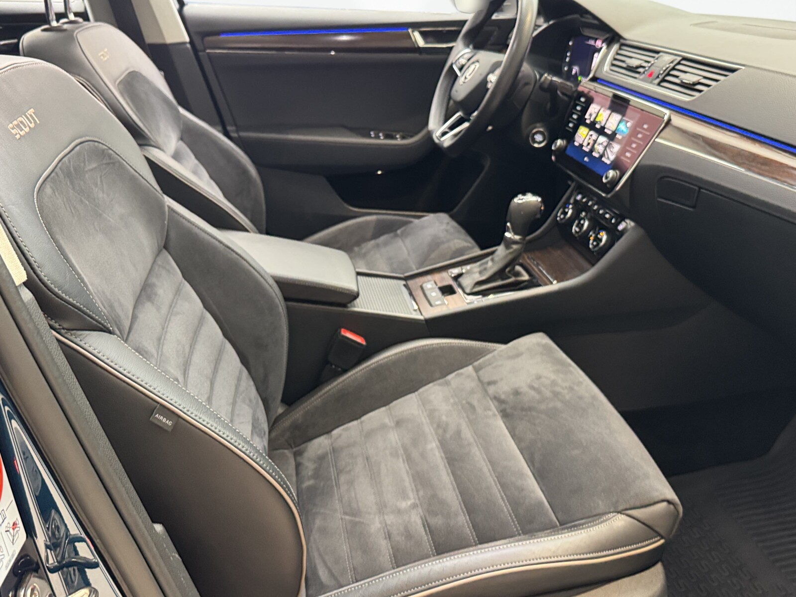 Škoda Superb Combi - zdjęcie 21