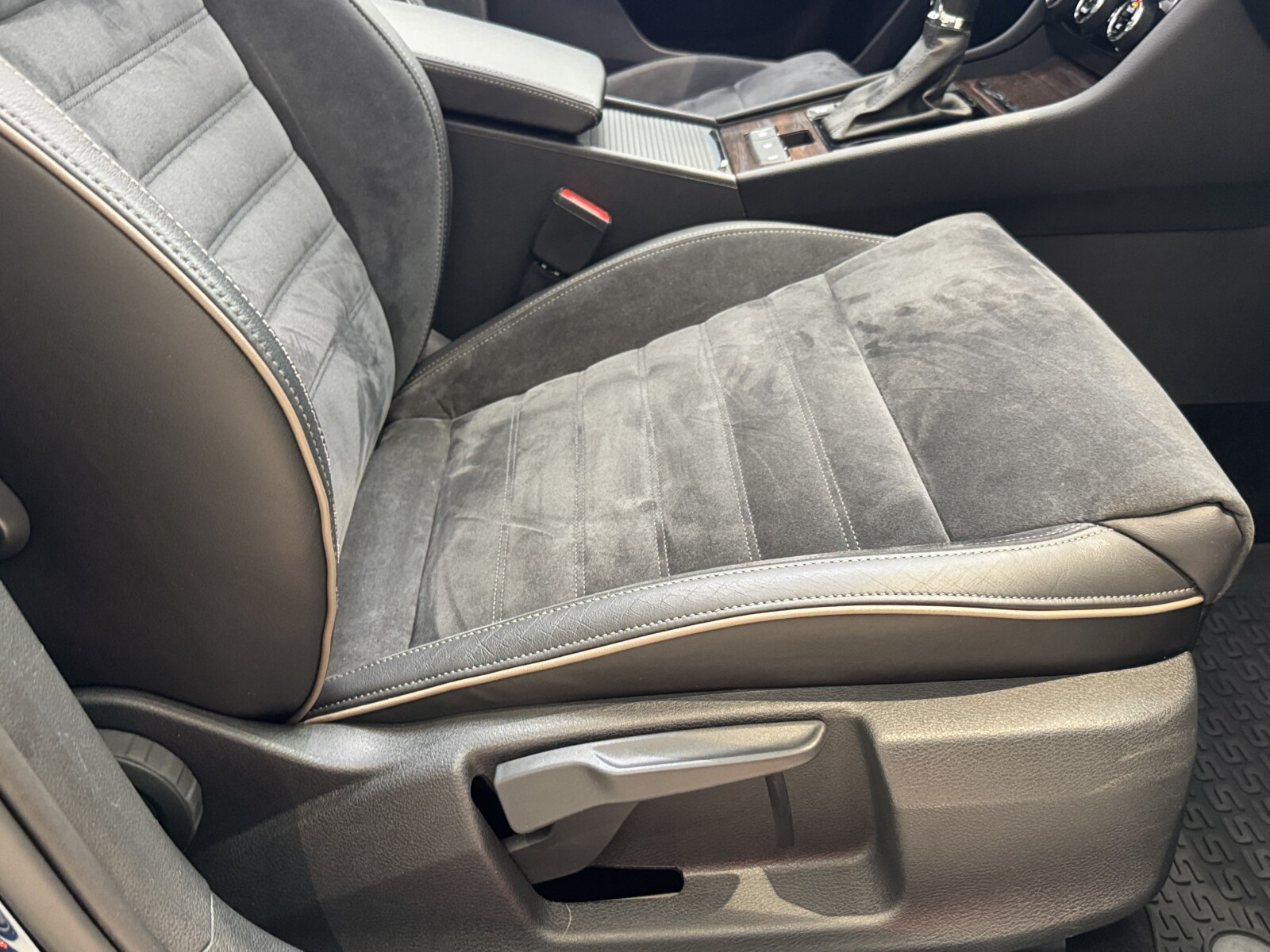Škoda Superb Combi - zdjęcie 23