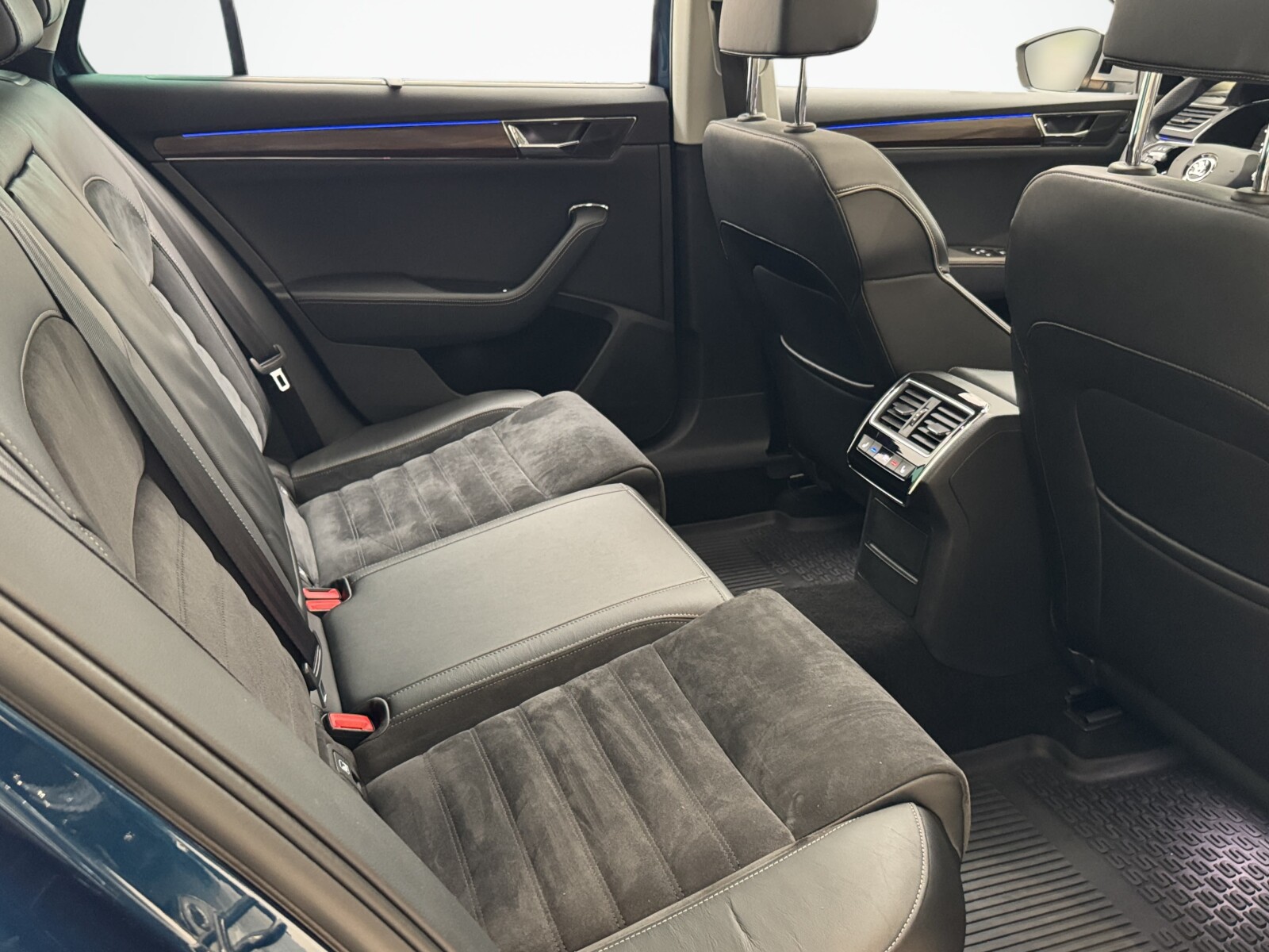 Škoda Superb Combi - zdjęcie 19