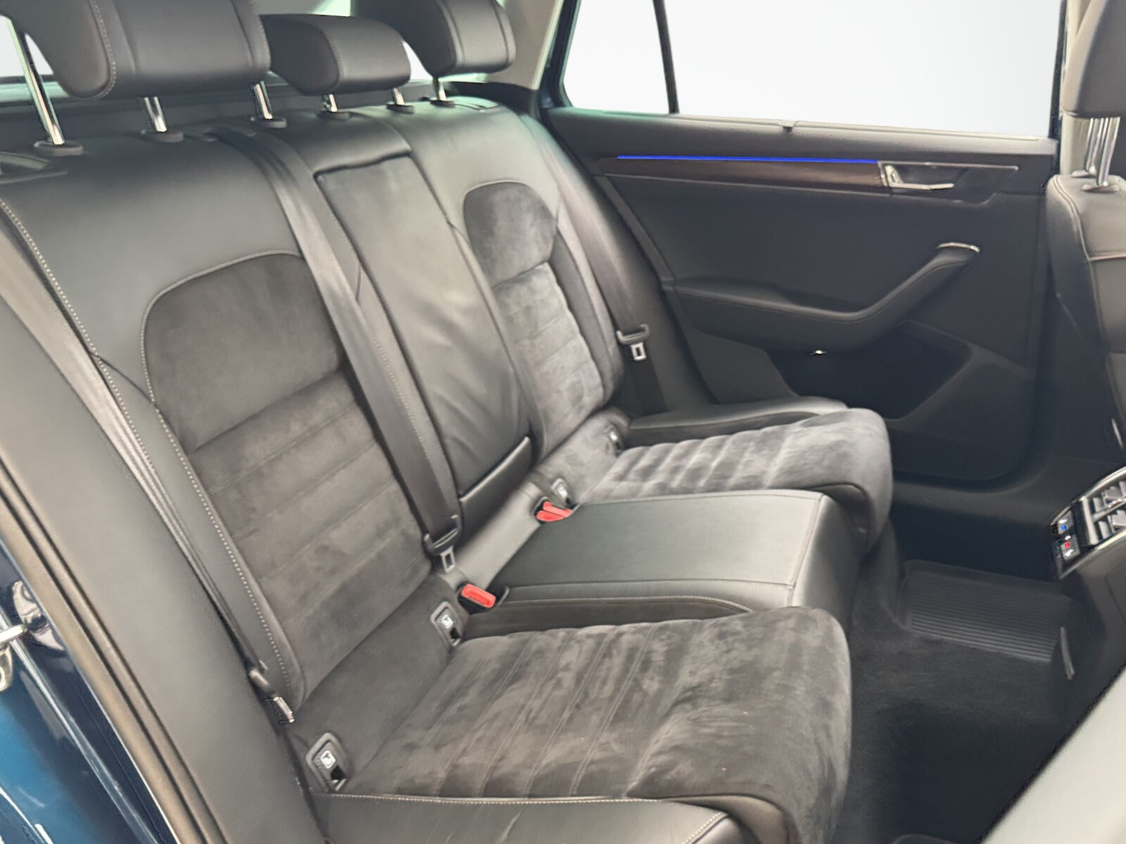 Škoda Superb Combi - zdjęcie 18