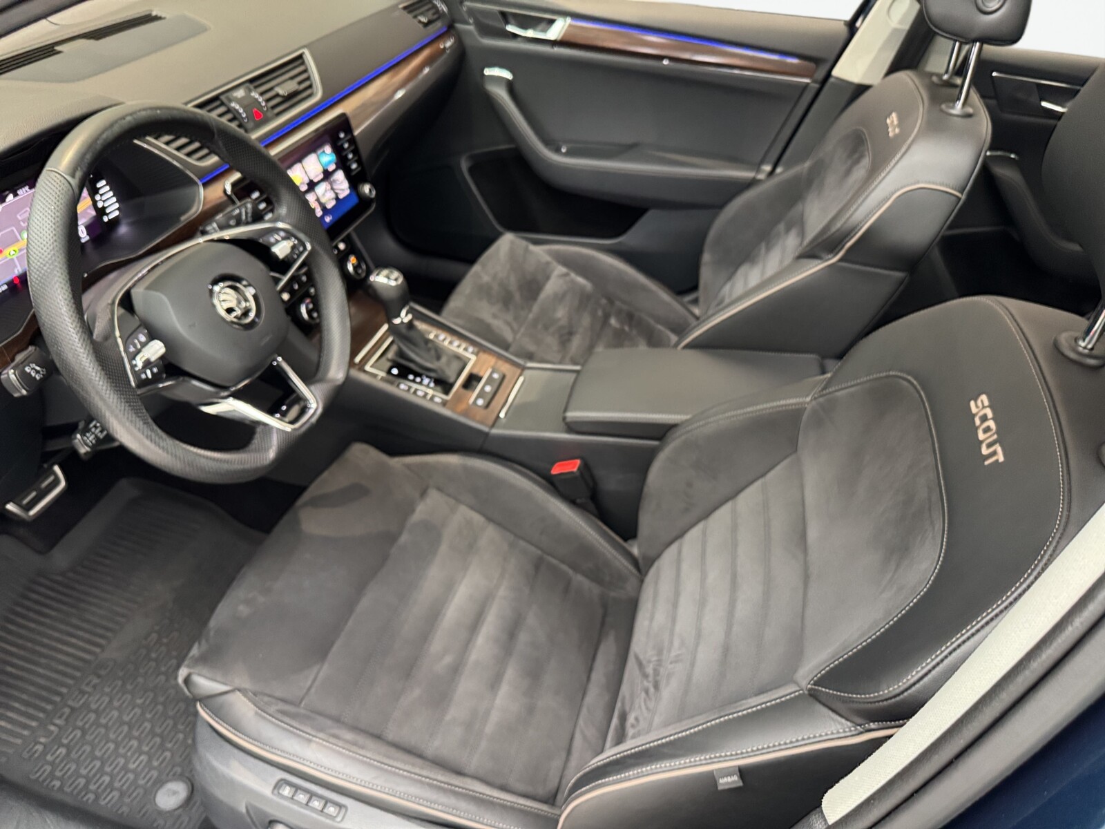 Škoda Superb Combi - zdjęcie 10