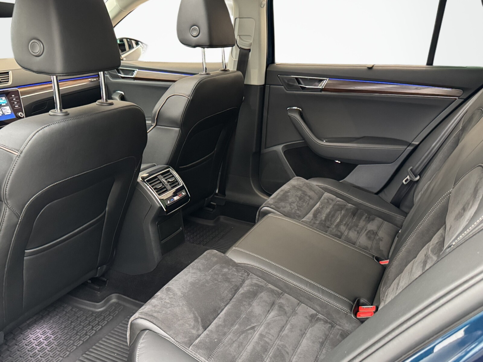 Škoda Superb Combi - zdjęcie 14