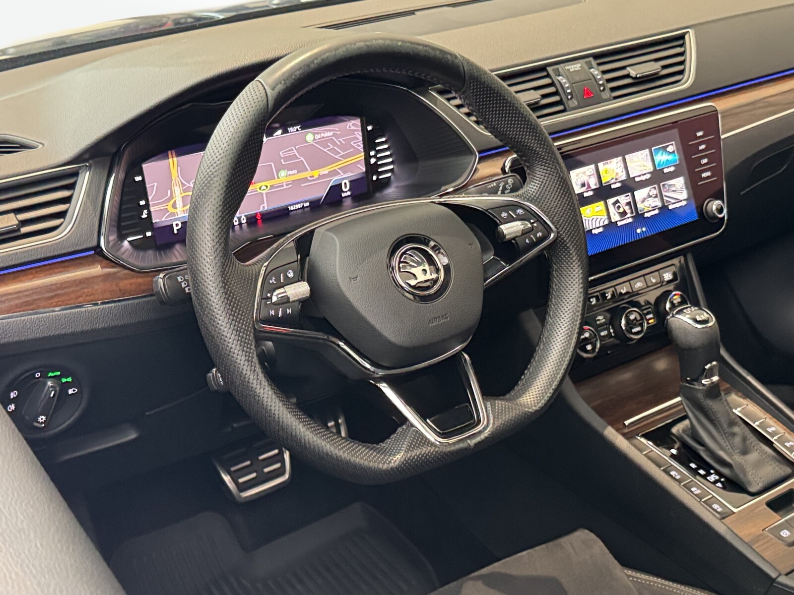 Škoda Superb Combi - zdjęcie 25