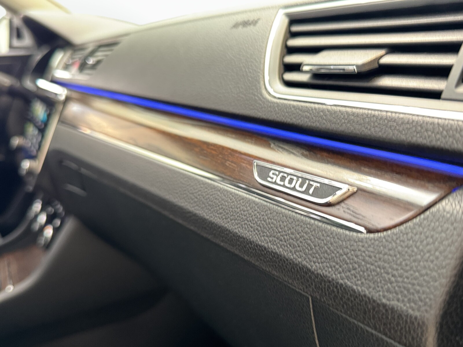 Škoda Superb Combi - zdjęcie 22