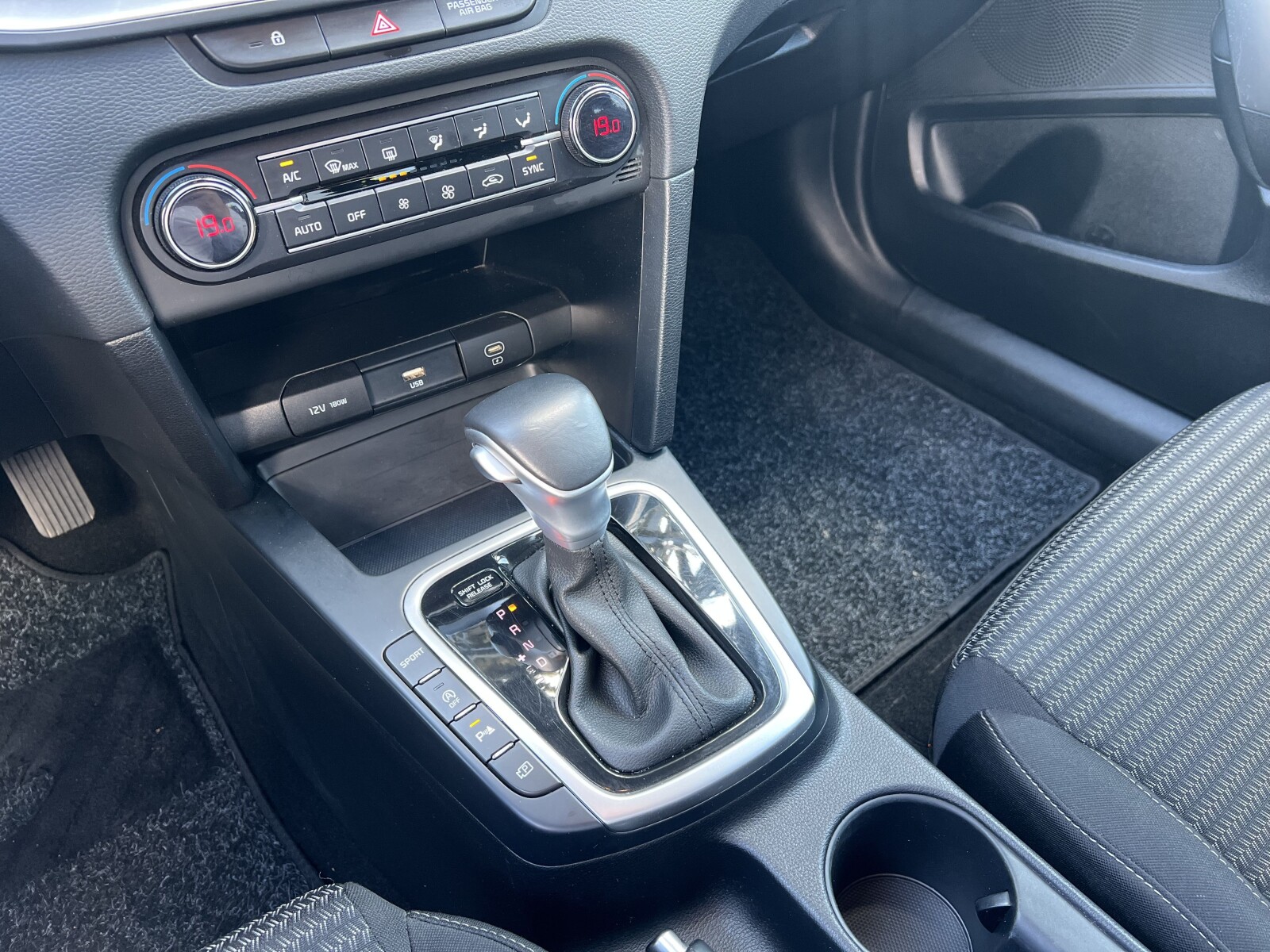 Kia Ceed - zdjęcie 21