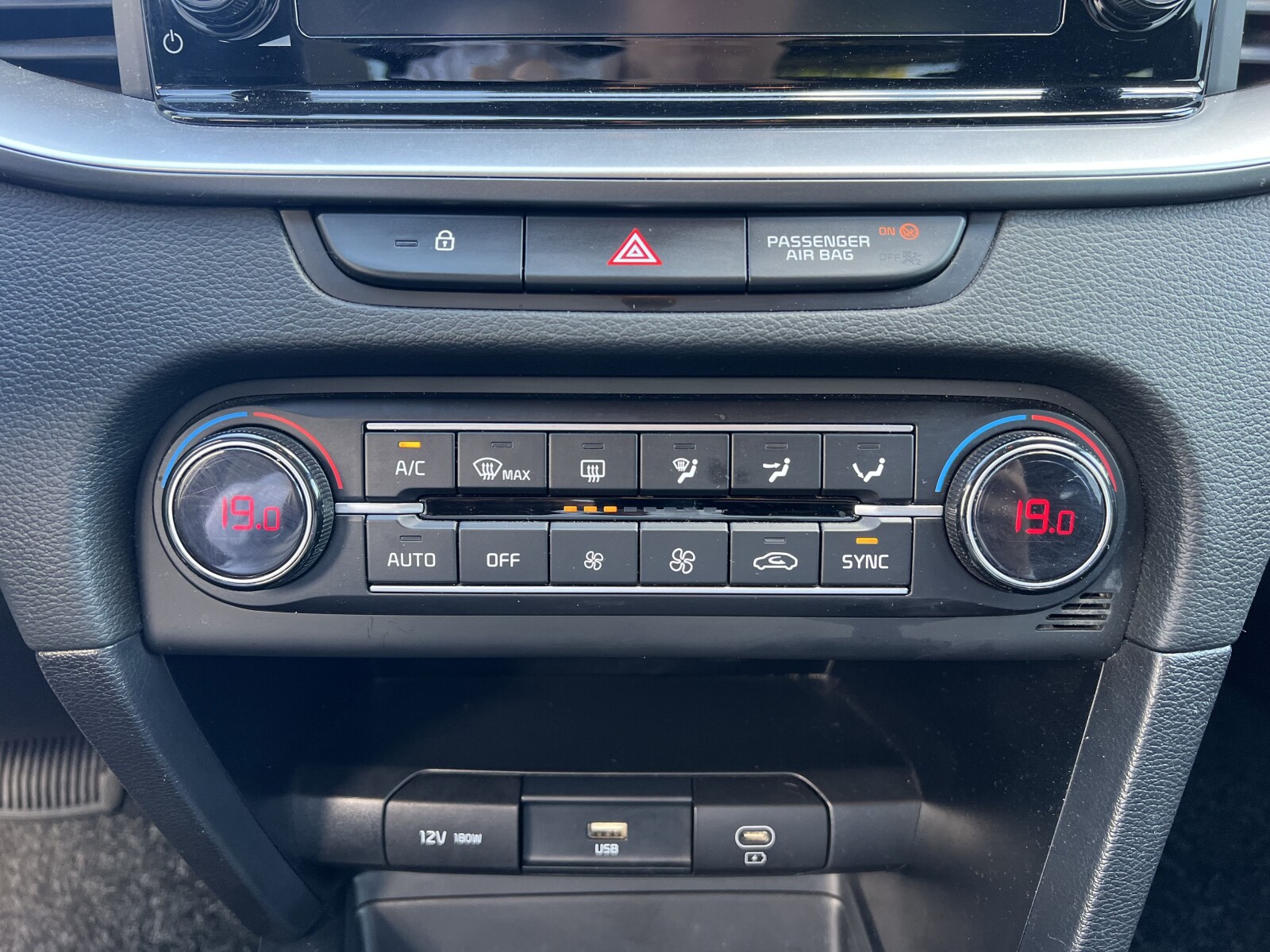 Kia Ceed - zdjęcie 20
