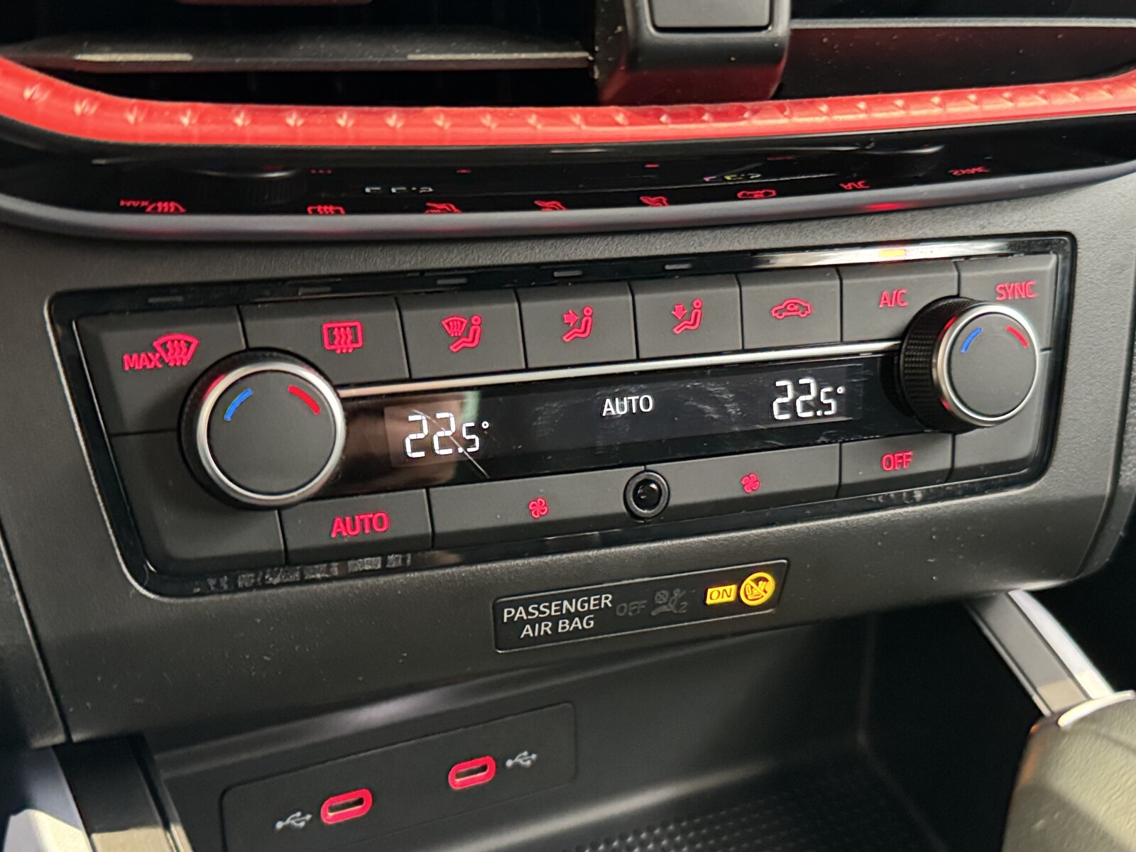 Seat Arona - zdjęcie 26