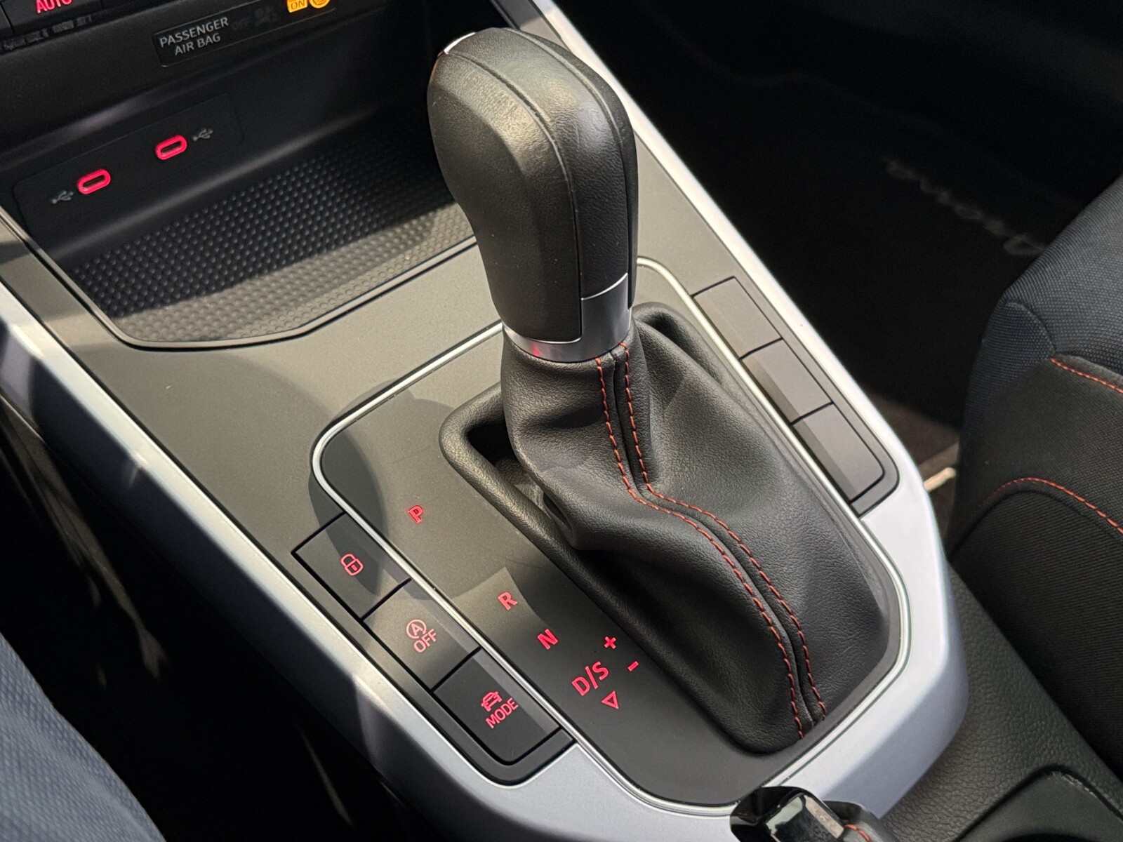 Seat Arona - zdjęcie 27