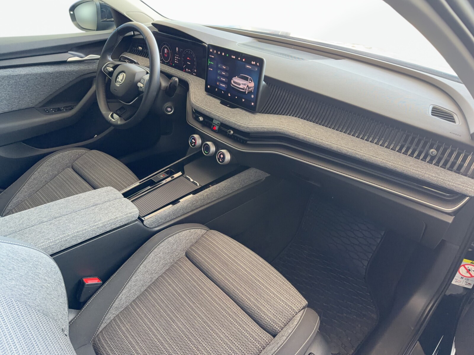 Škoda Superb - zdjęcie 17