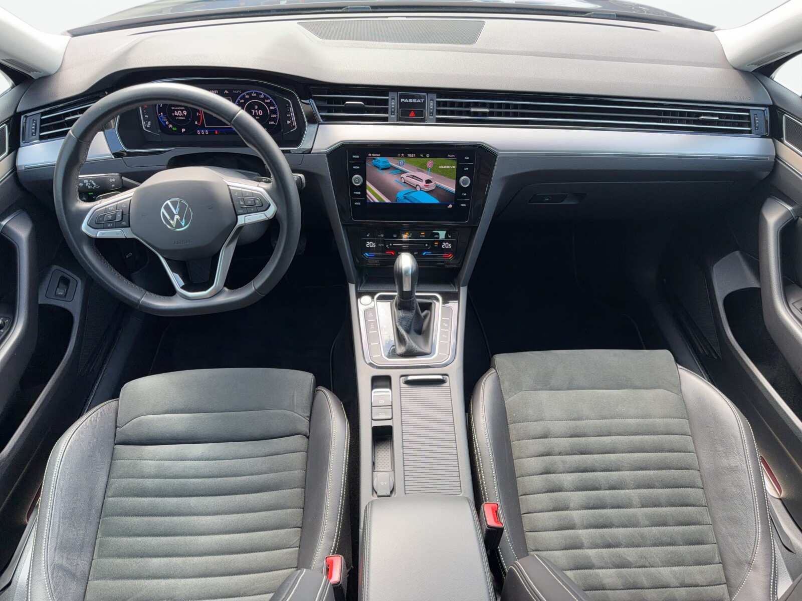 Volkswagen Passat Variant - zdjęcie 22