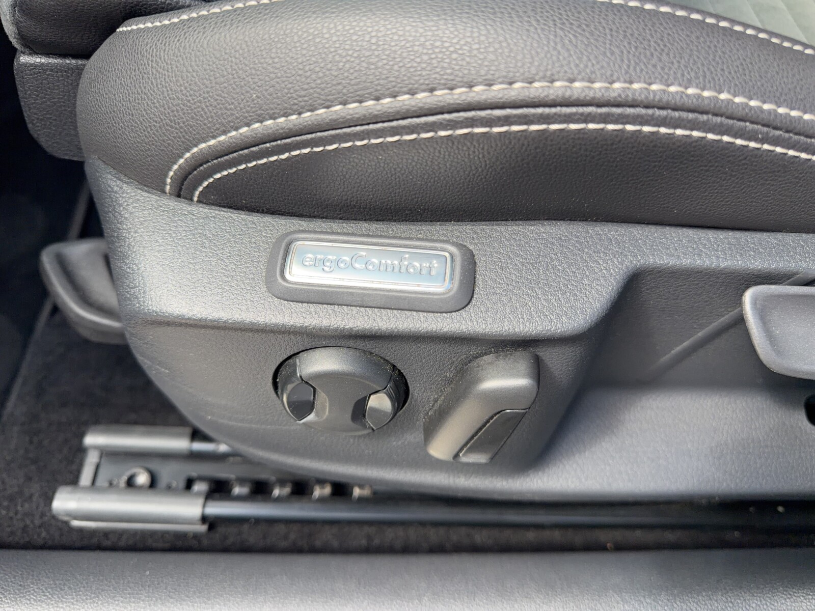 Volkswagen Passat Variant - zdjęcie 11
