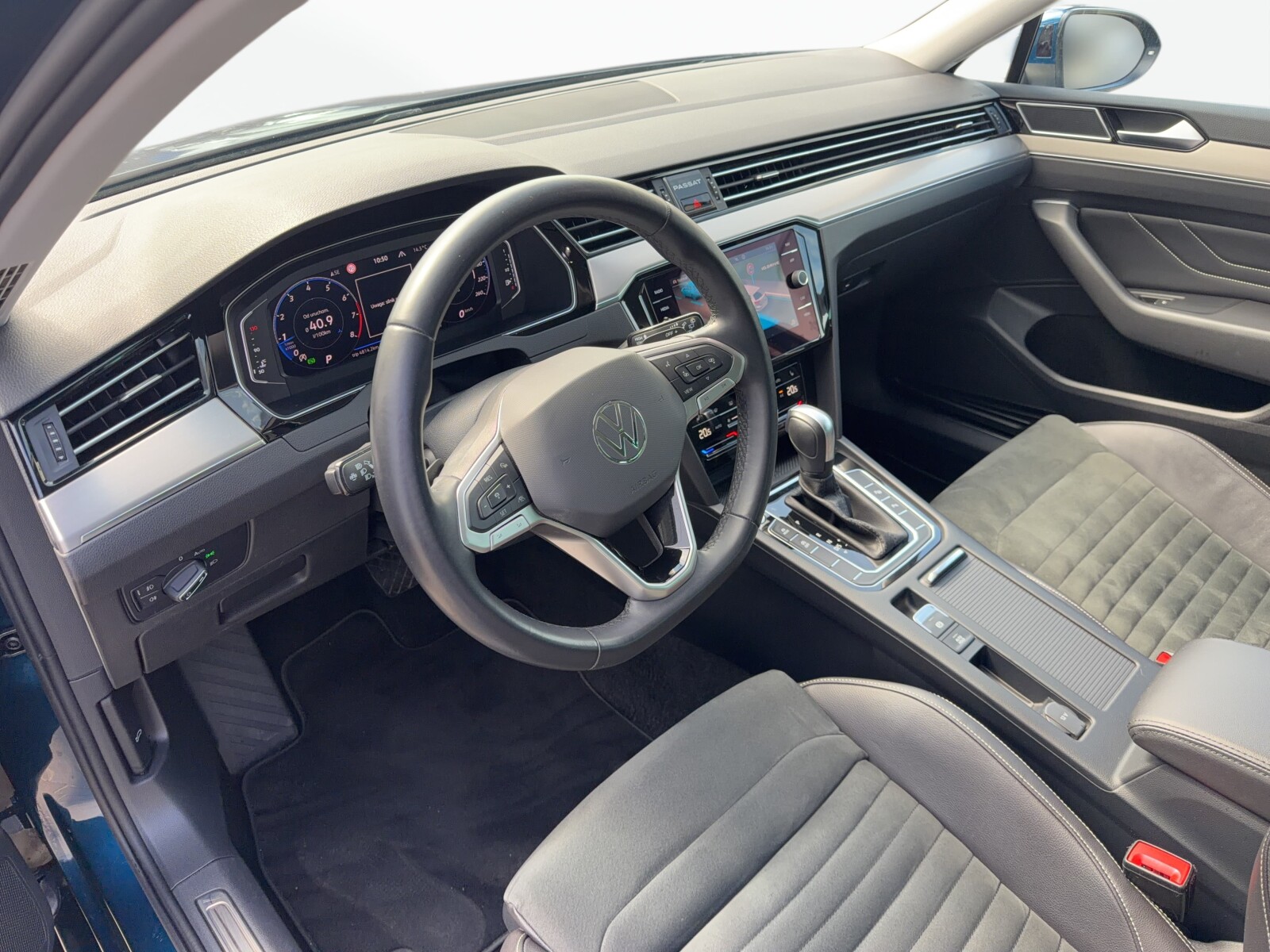 Volkswagen Passat Variant - zdjęcie 9