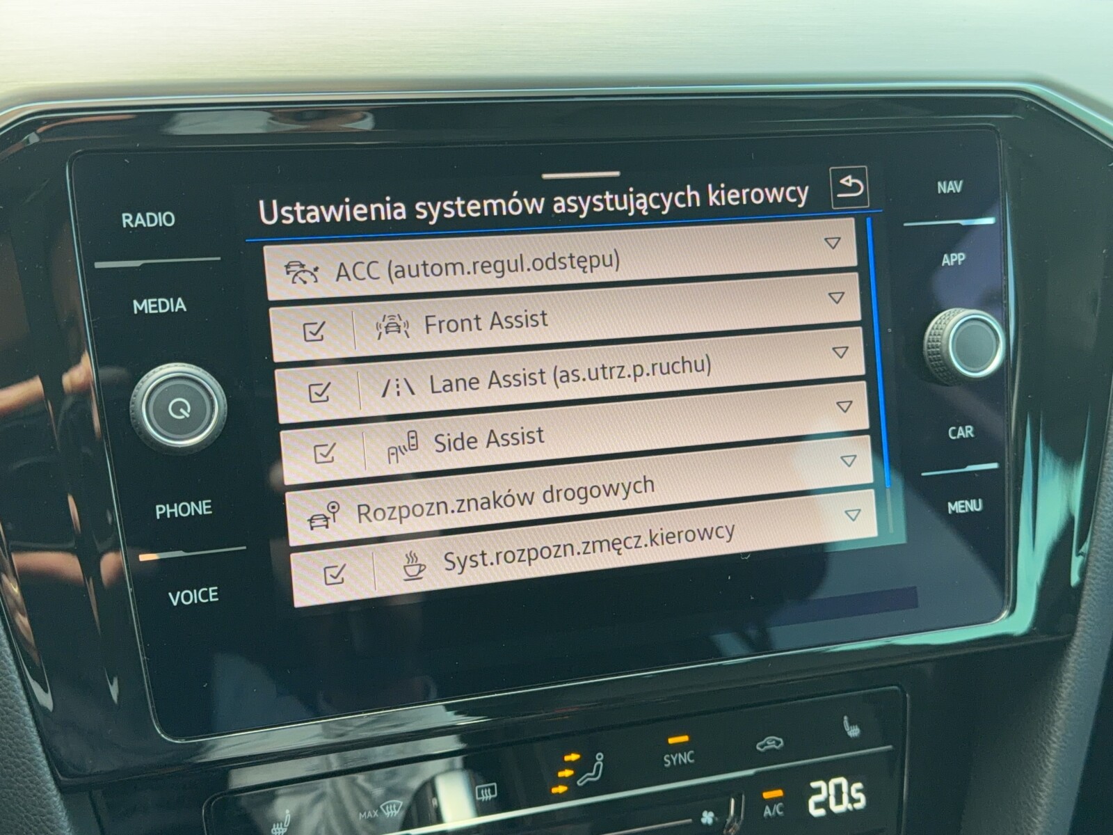 Volkswagen Passat Variant - zdjęcie 28