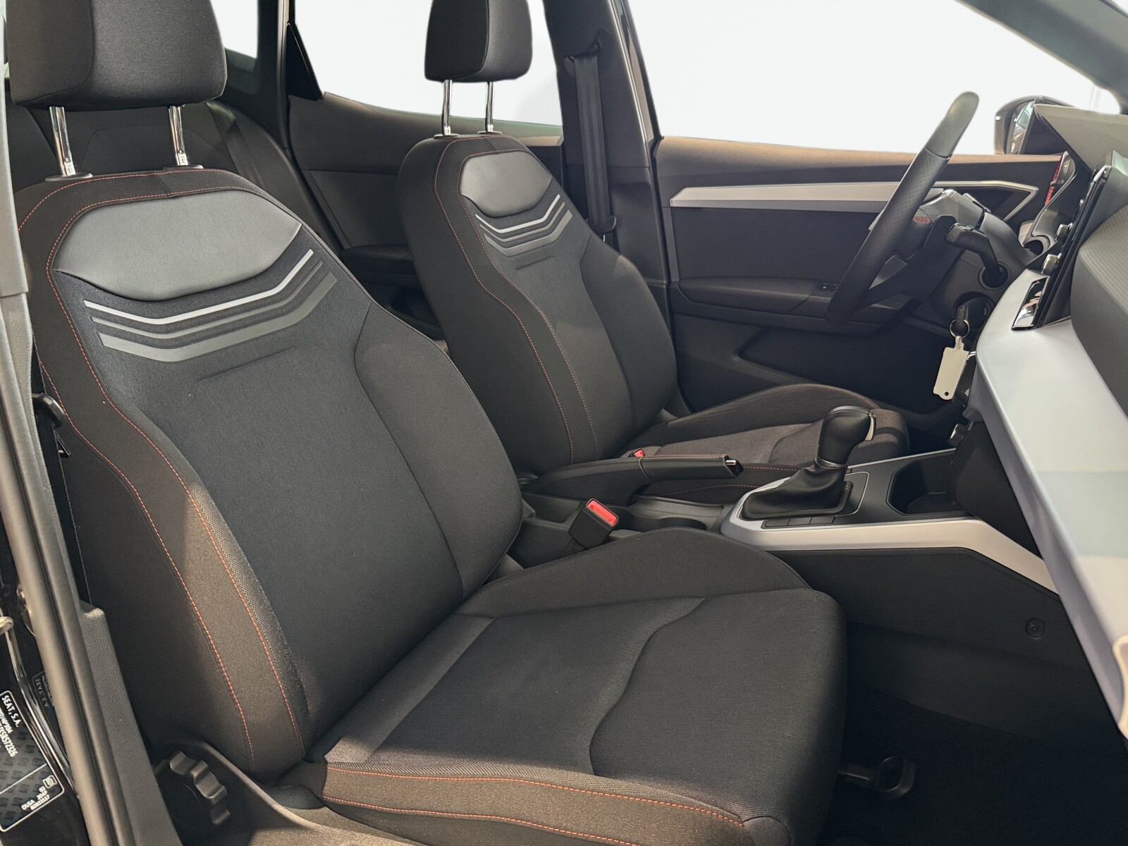 Seat Arona - zdjęcie 14
