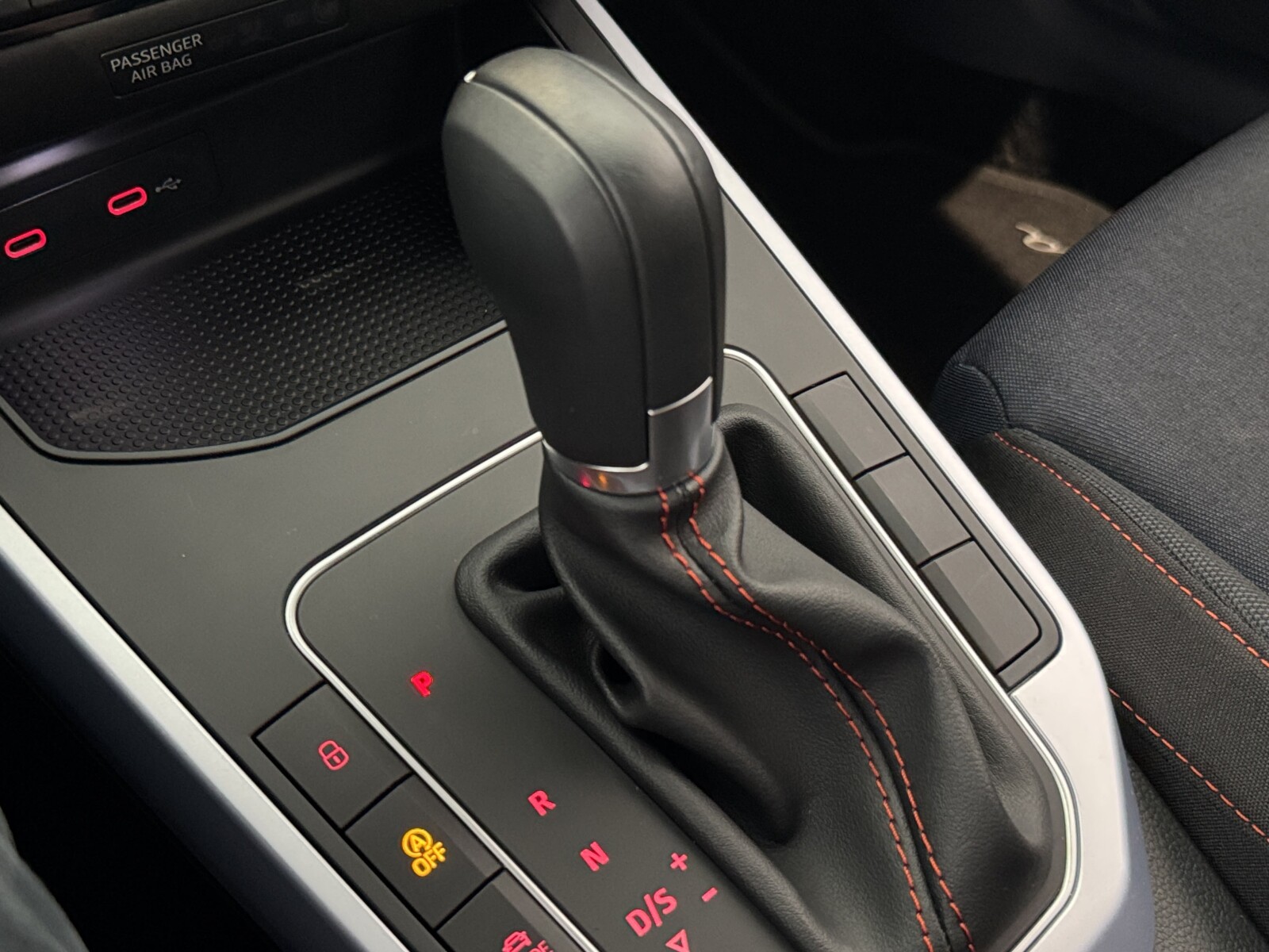 Seat Arona - zdjęcie 27