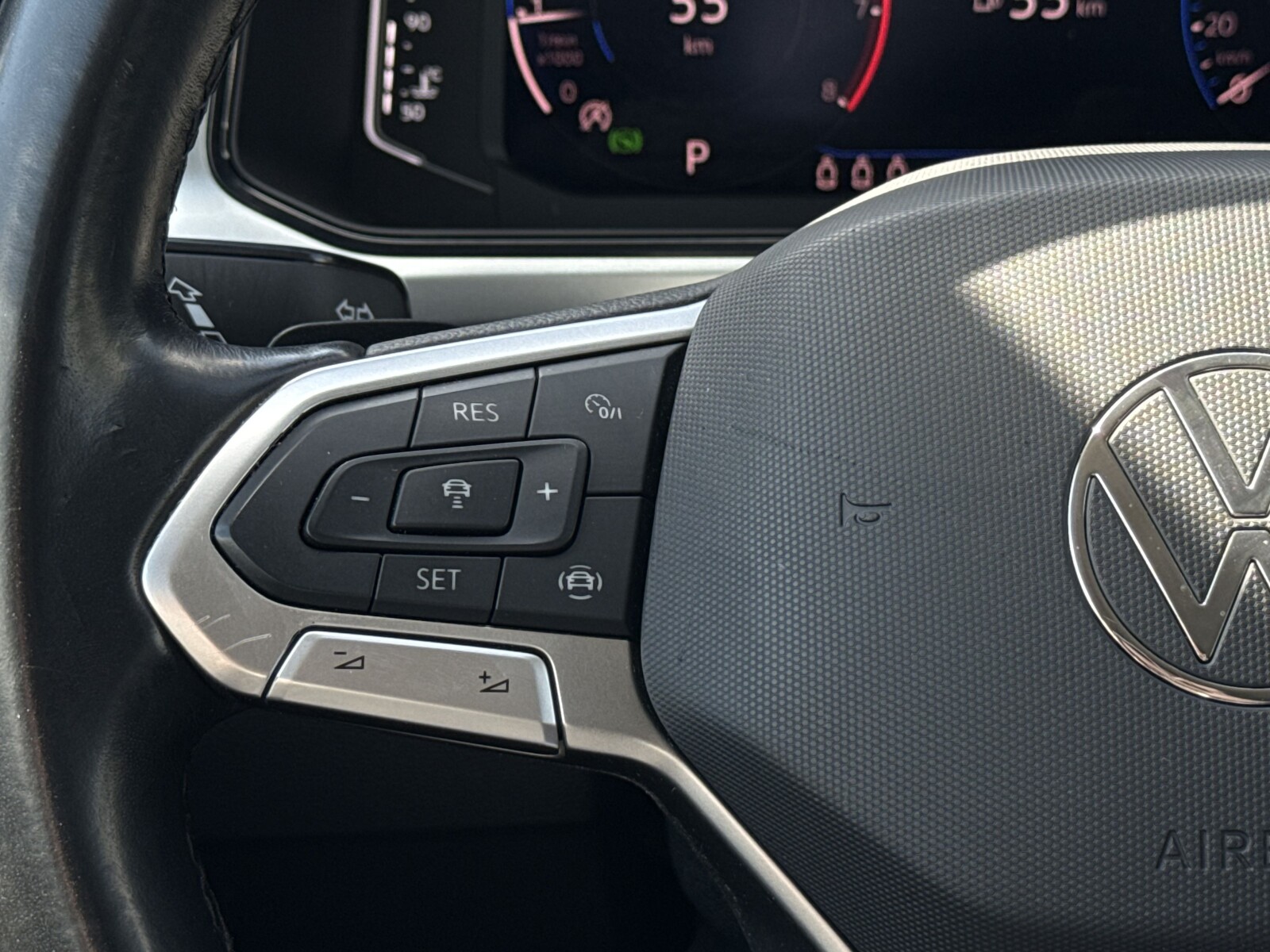 Volkswagen T-Roc - zdjęcie 17