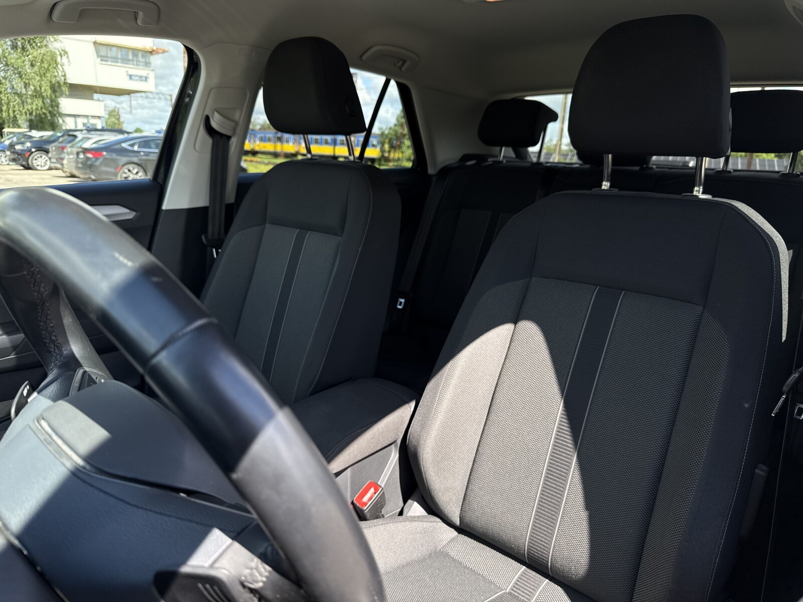 Volkswagen T-Roc - zdjęcie 13