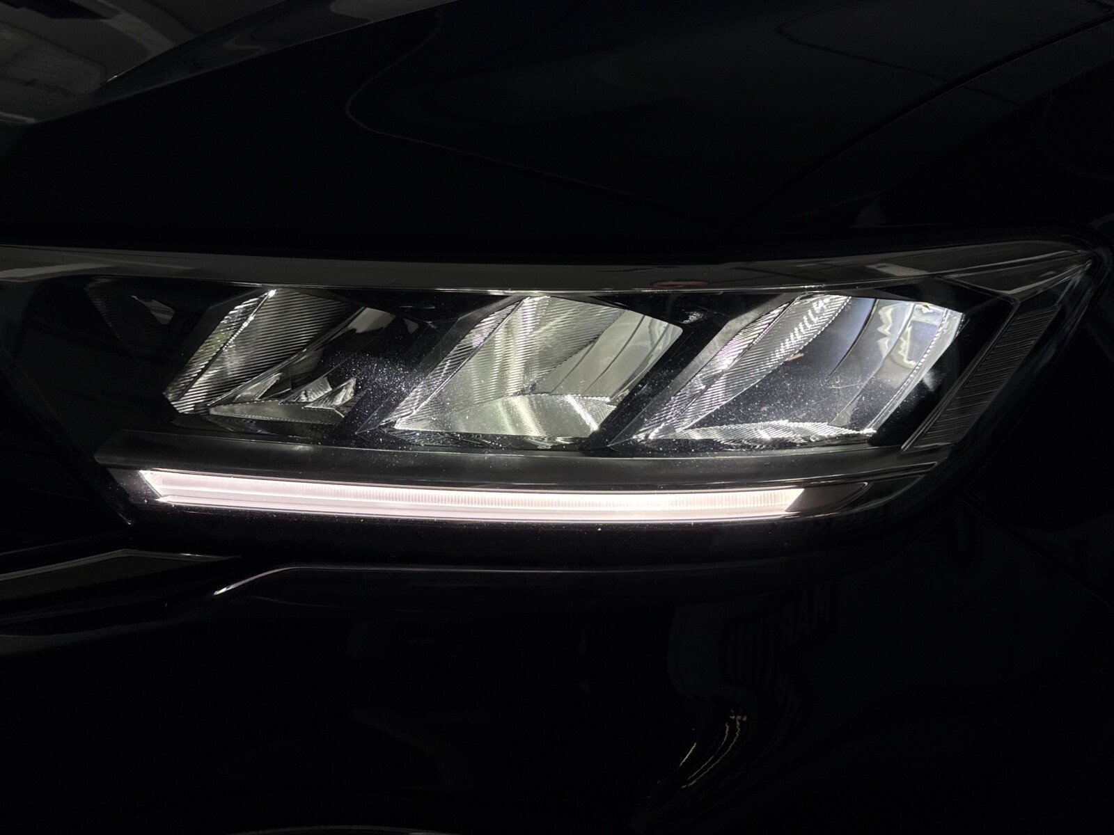 Volkswagen T-Roc - zdjęcie 36