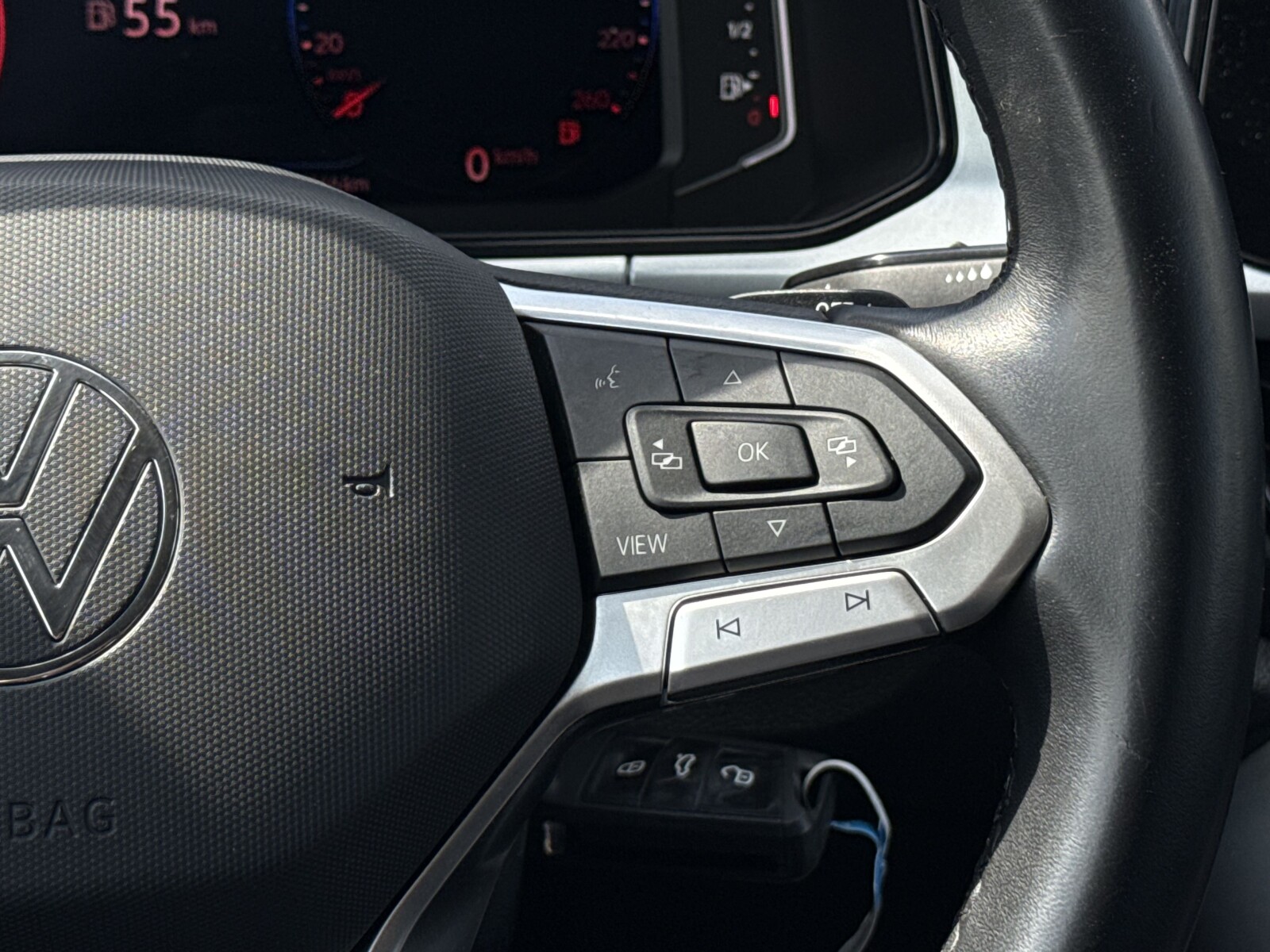 Volkswagen T-Roc - zdjęcie 18