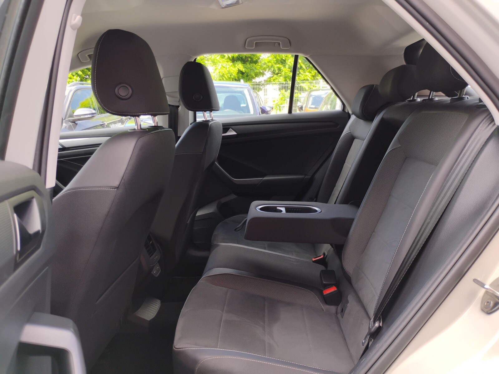 Volkswagen T-Roc - zdjęcie 28