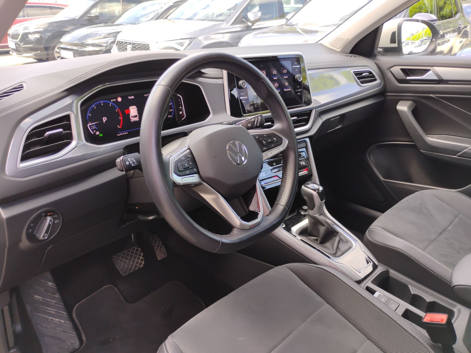 Volkswagen T-Roc - zdjęcie 13