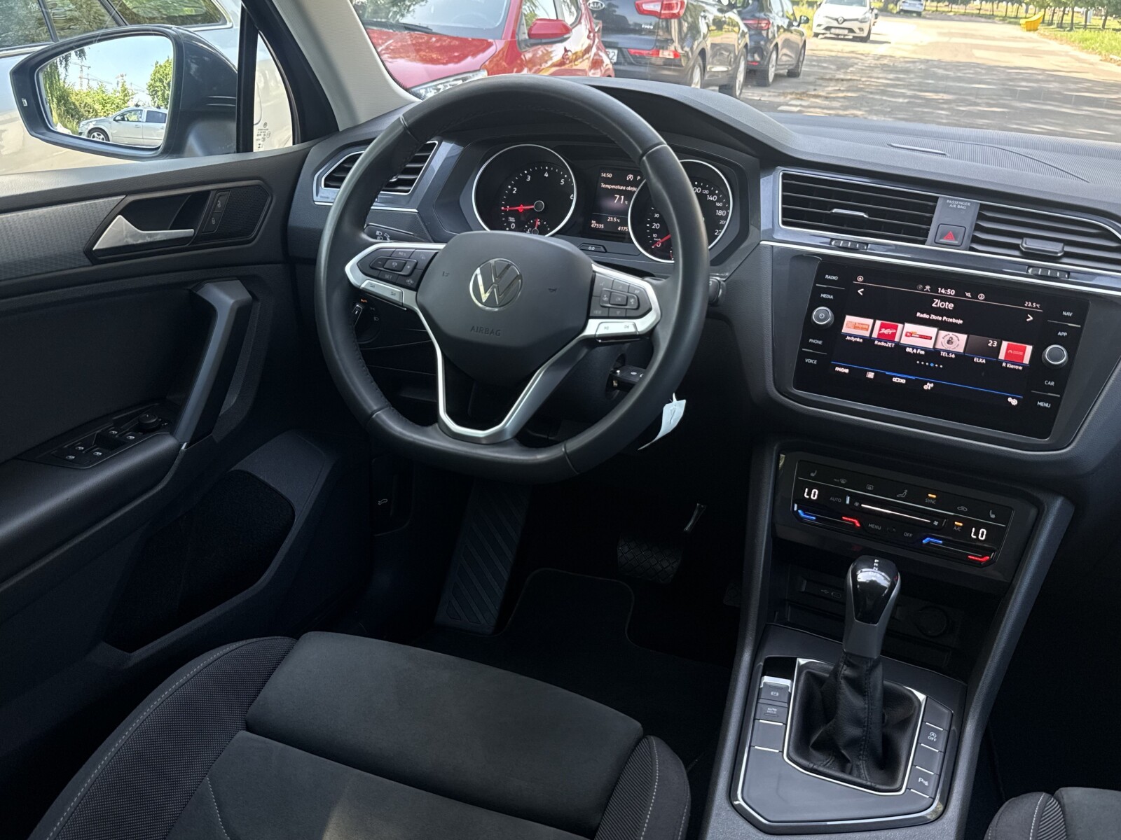 Volkswagen Tiguan - zdjęcie 10
