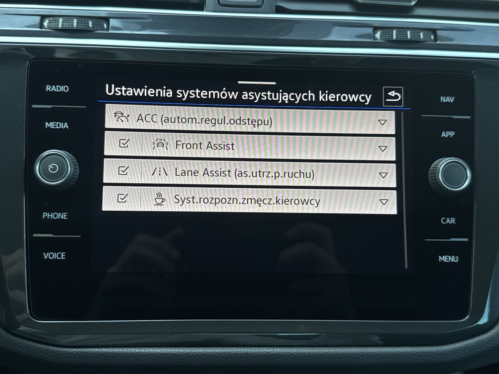 Volkswagen Tiguan - zdjęcie 29