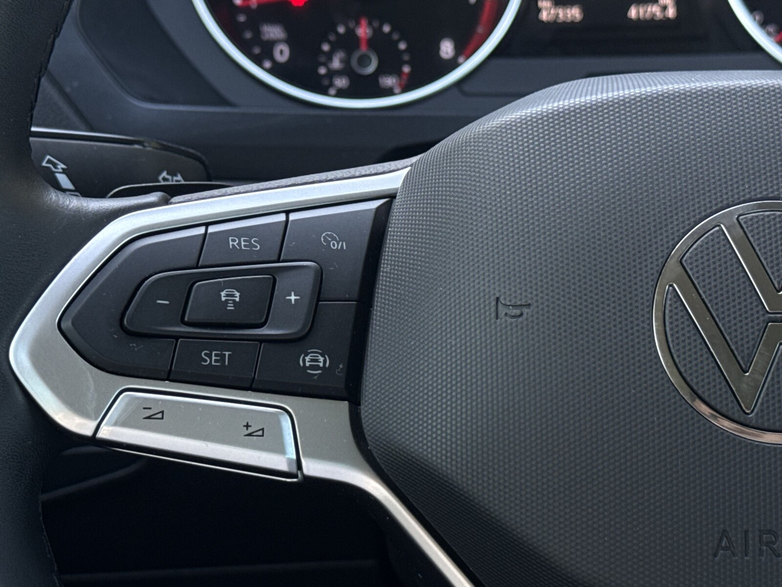 Volkswagen Tiguan - zdjęcie 19