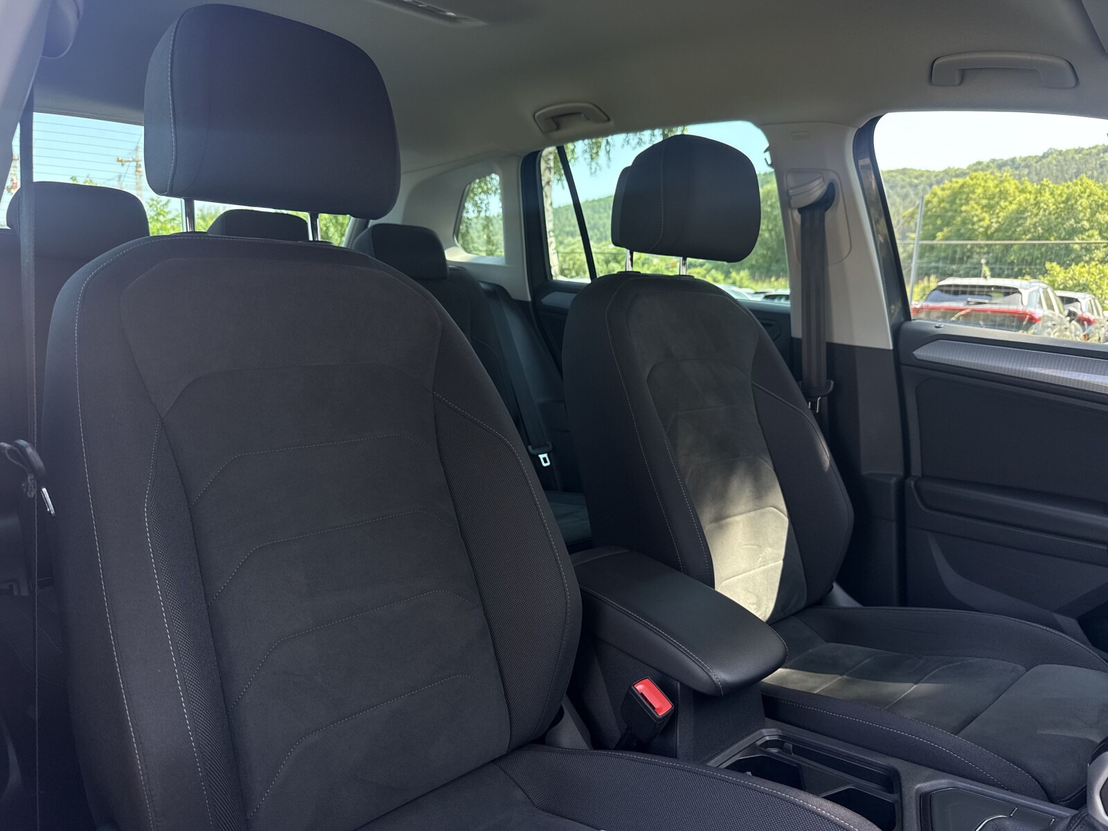 Volkswagen Tiguan - zdjęcie 17