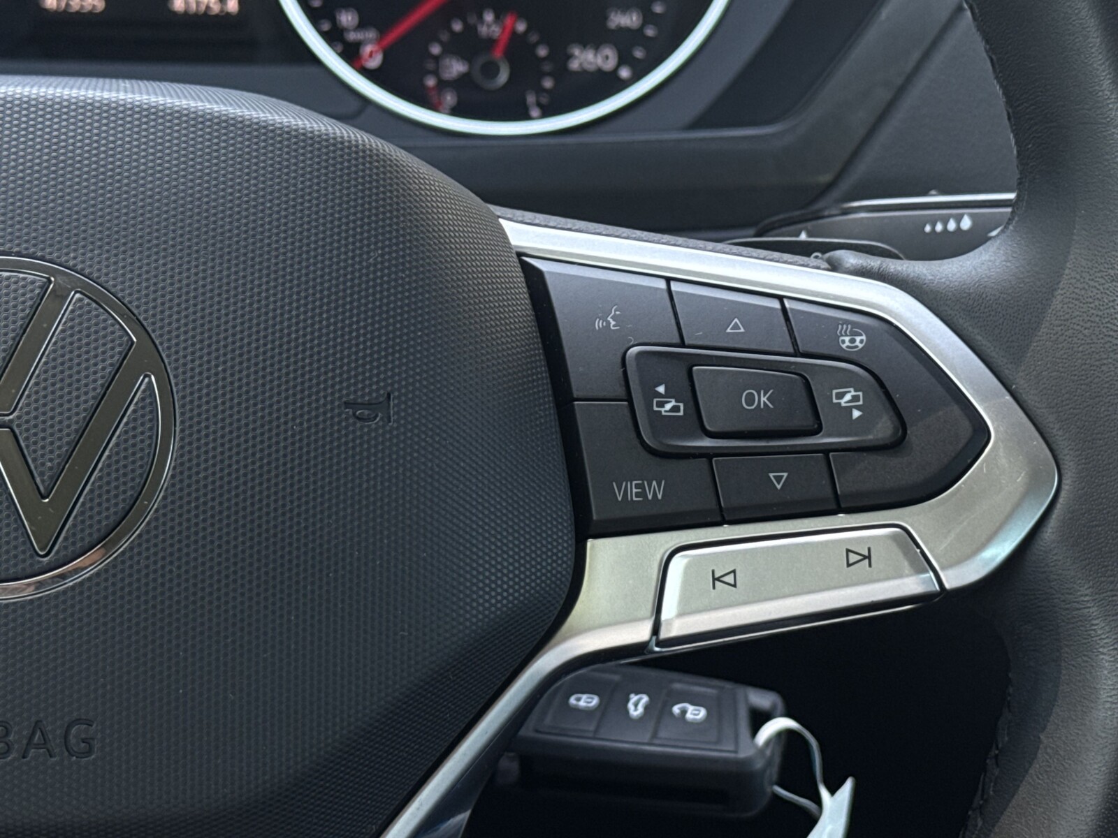 Volkswagen Tiguan - zdjęcie 20