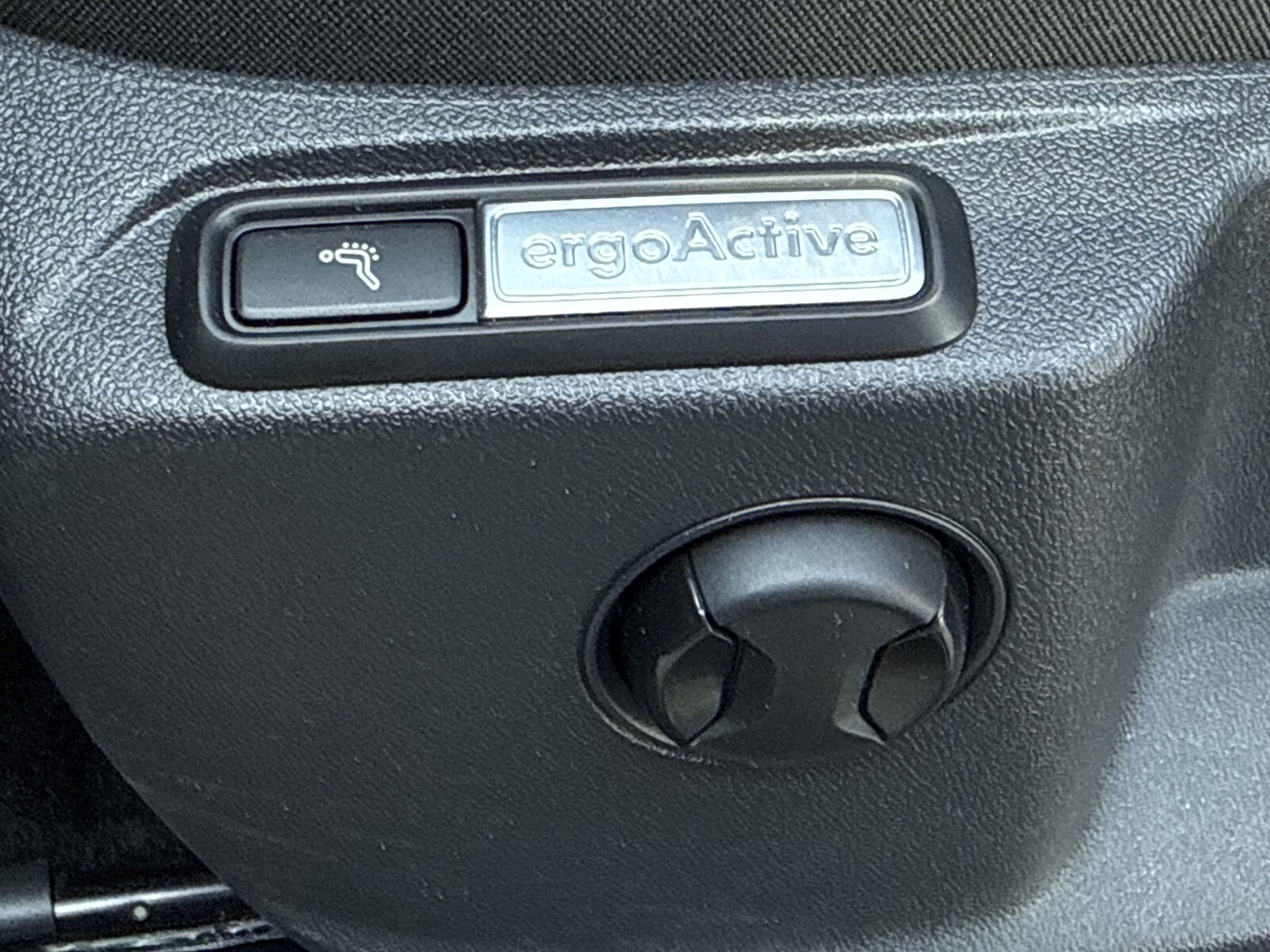 Volkswagen Tiguan - zdjęcie 14
