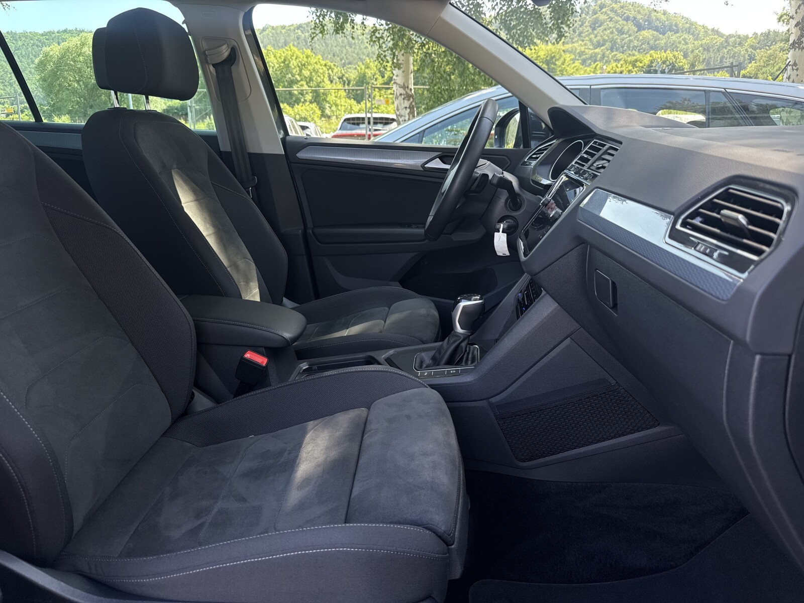 Volkswagen Tiguan - zdjęcie 15