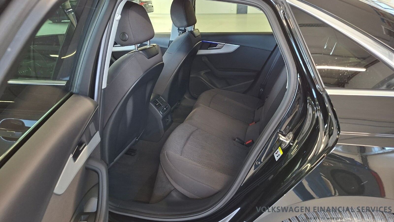 Audi A4 Limousine - zdjęcie 9