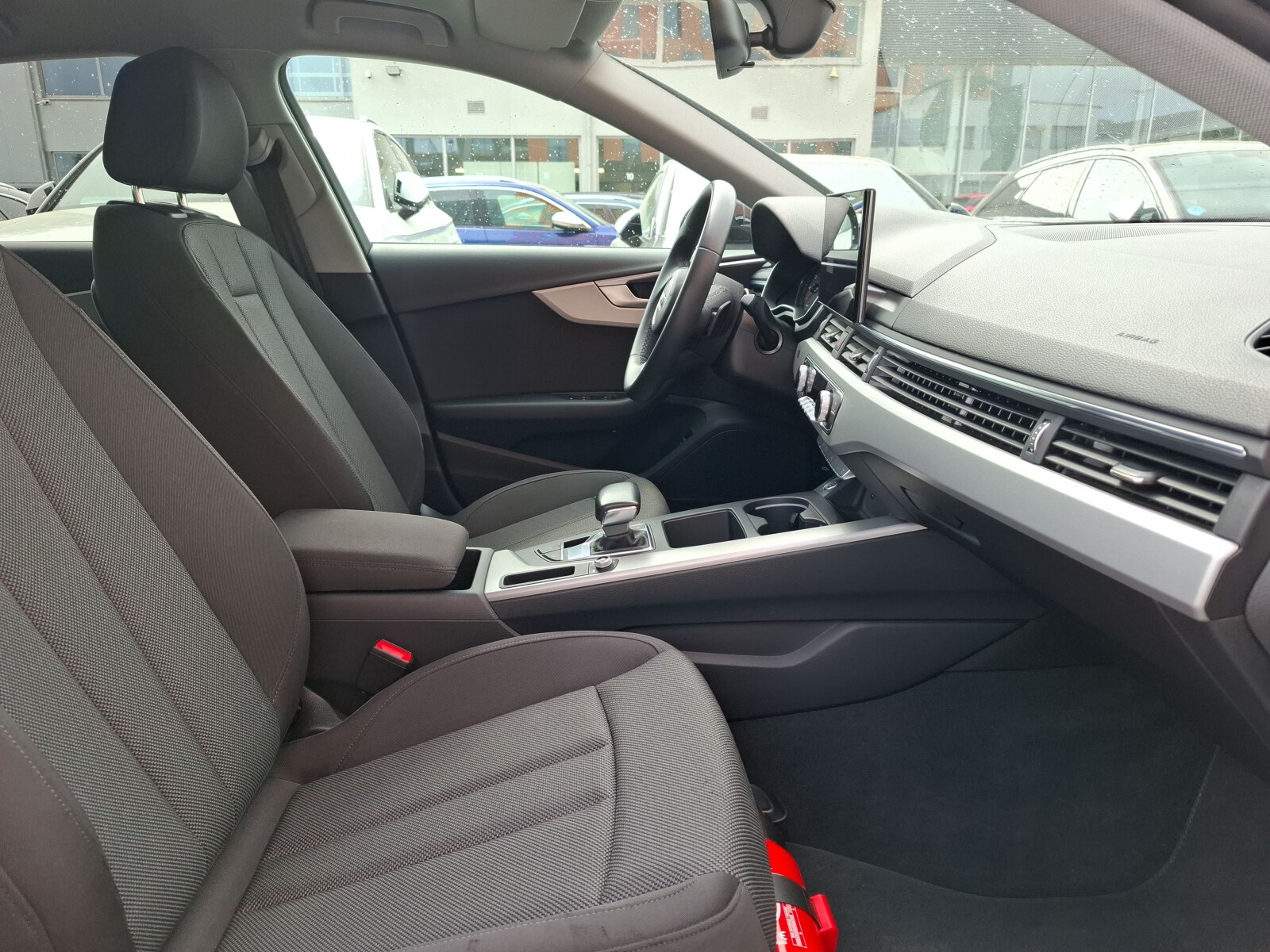 Audi A4 Limousine - zdjęcie 17