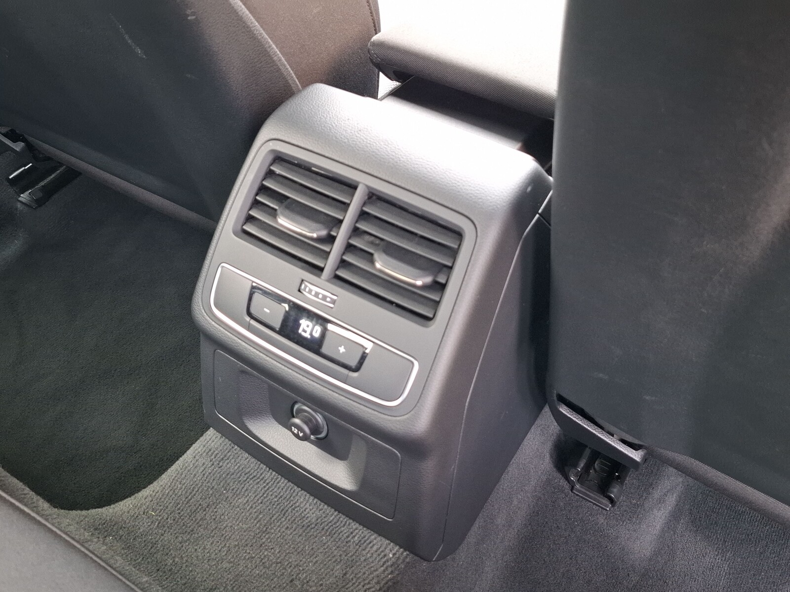 Audi A4 Limousine - zdjęcie 20
