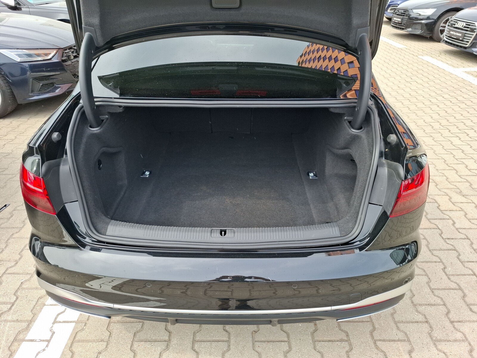 Audi A4 Limousine - zdjęcie 9