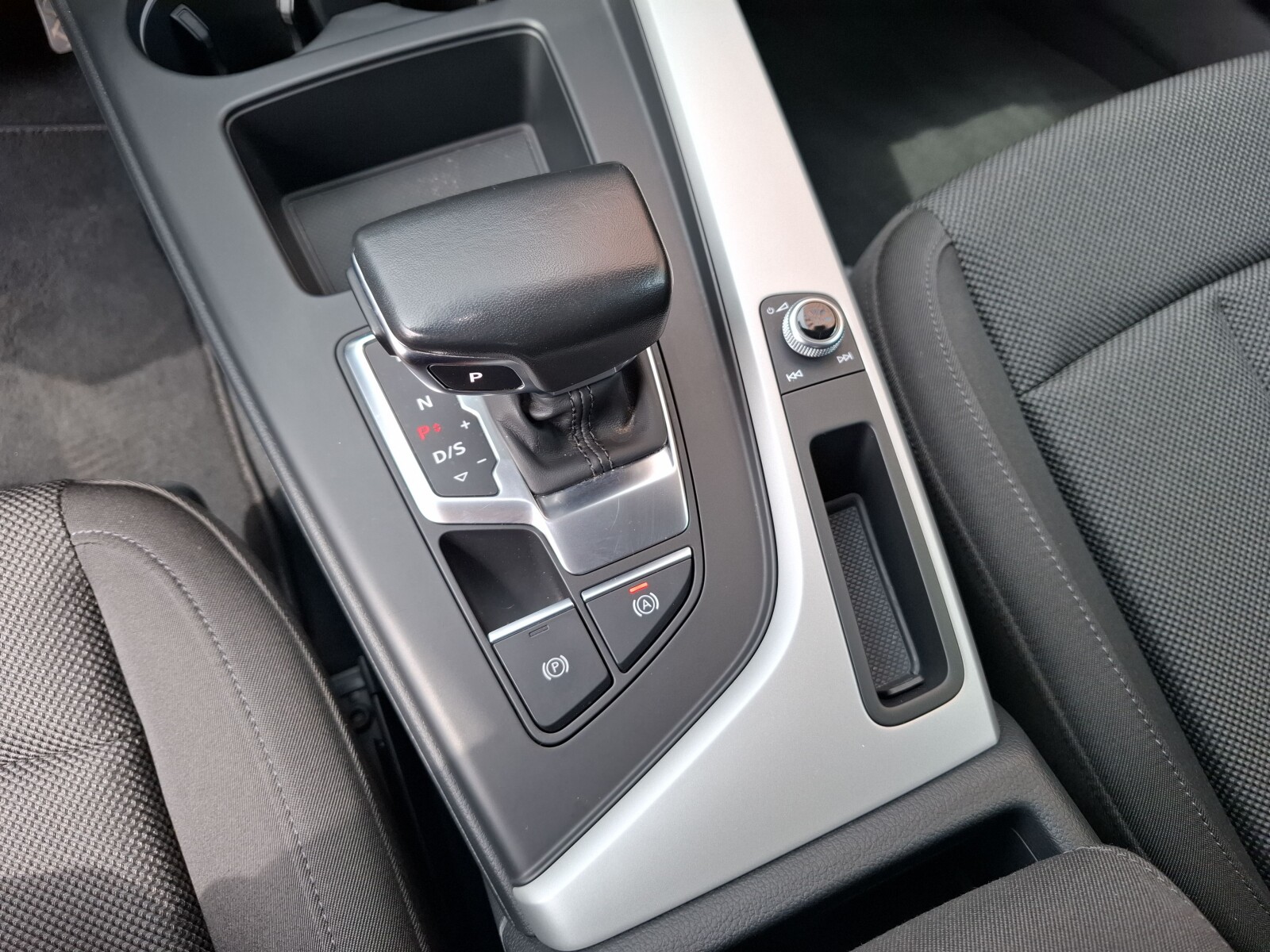 Audi A4 Limousine - zdjęcie 23