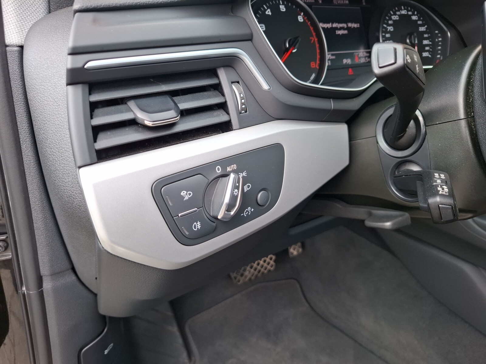 Audi A4 Limousine - zdjęcie 25