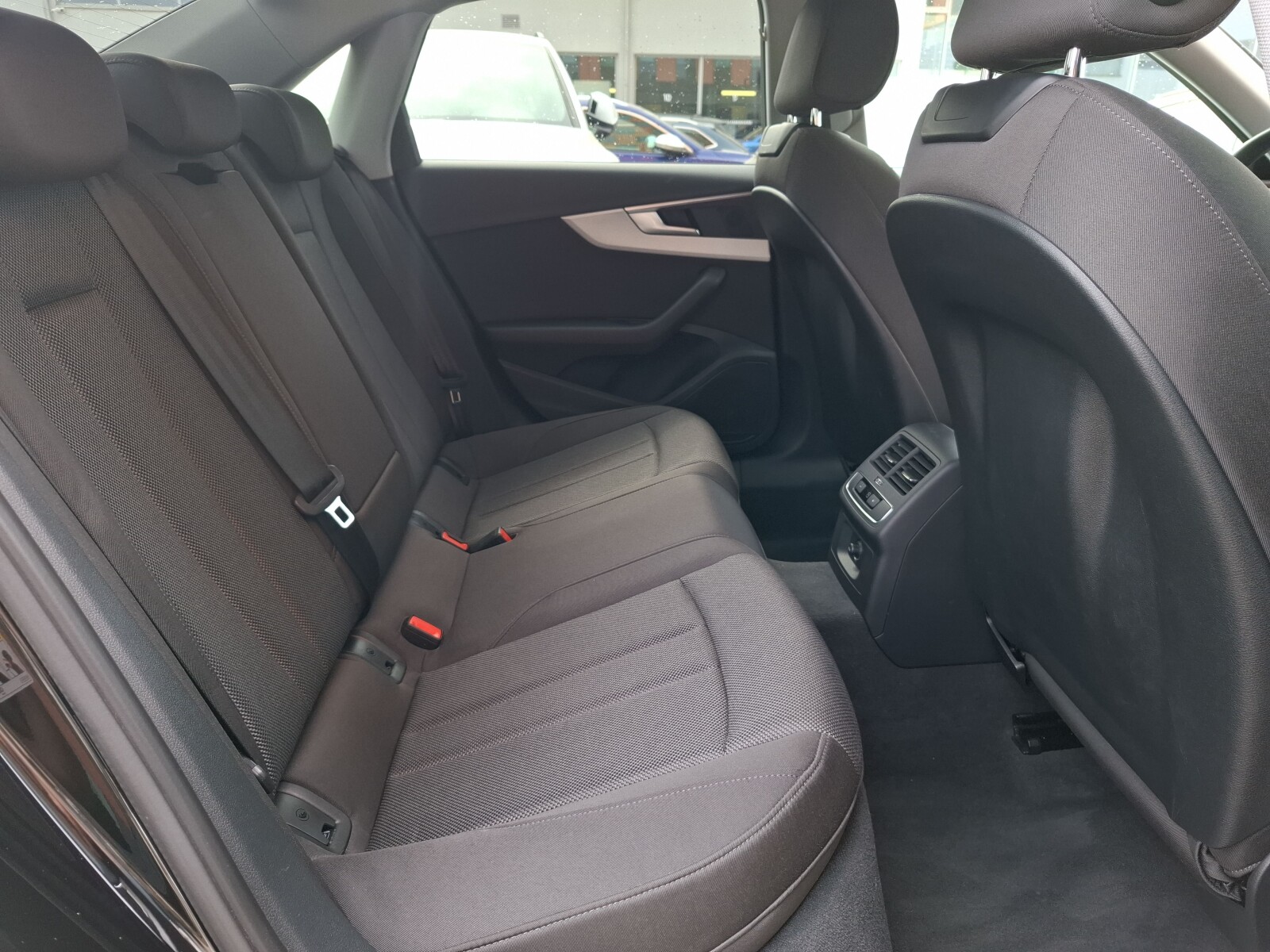 Audi A4 Limousine - zdjęcie 15