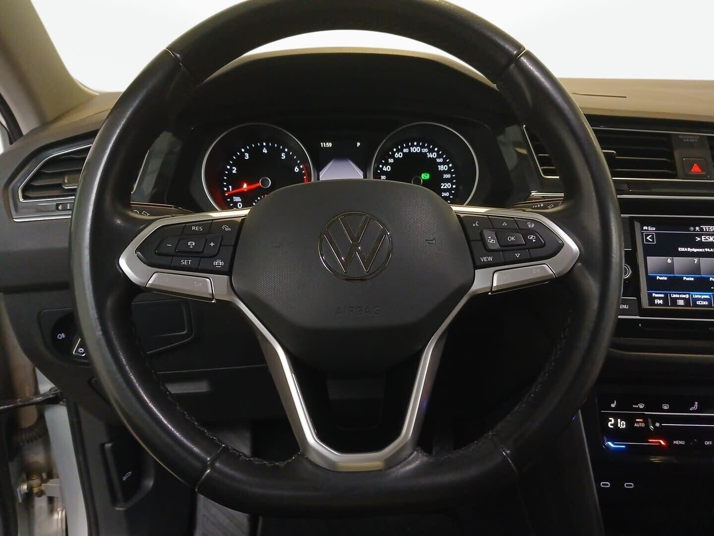 Volkswagen Tiguan - zdjęcie 21