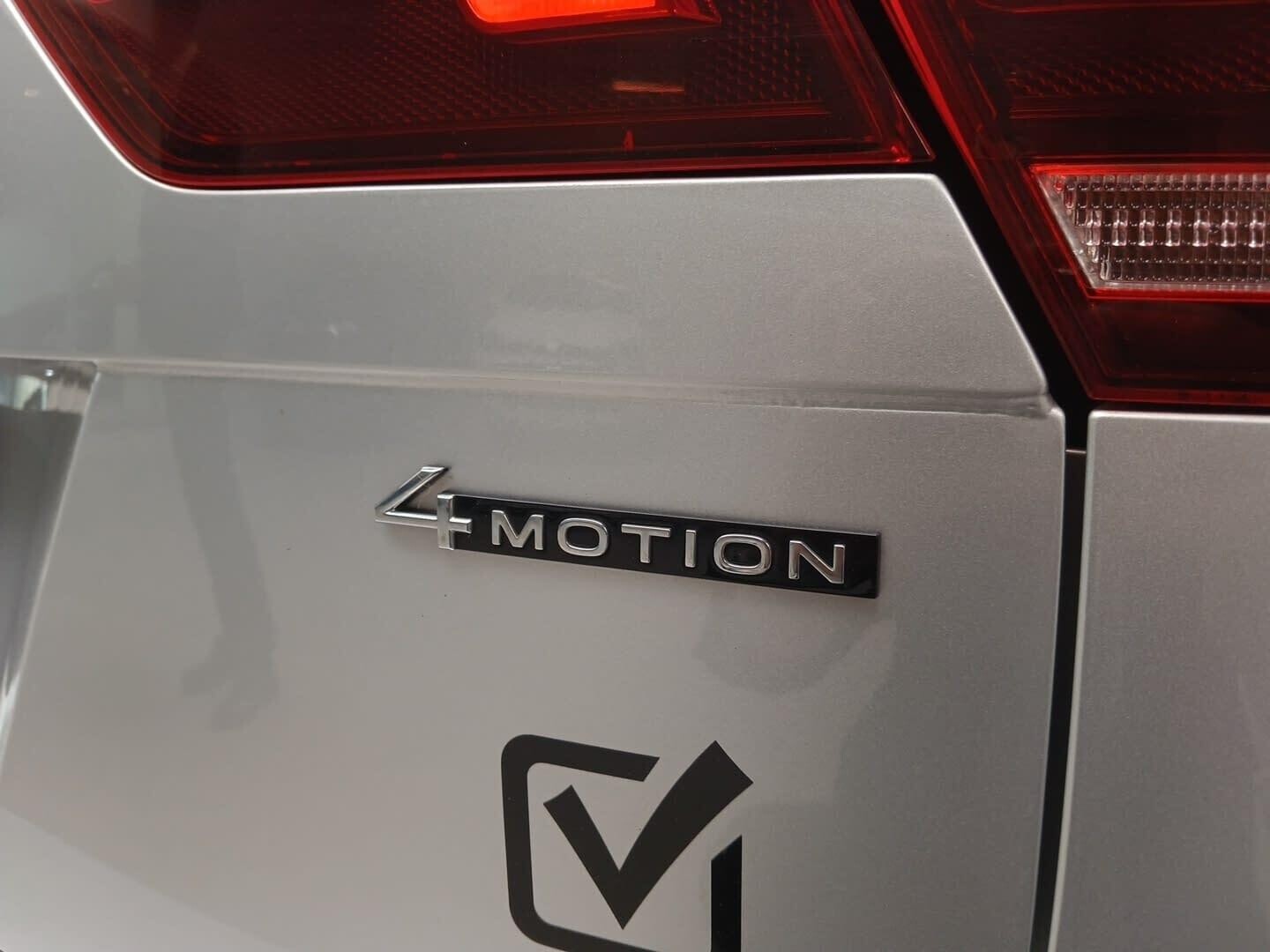 Volkswagen Tiguan - zdjęcie 11