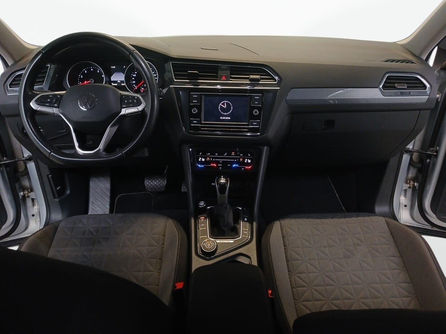 Volkswagen Tiguan - zdjęcie 12